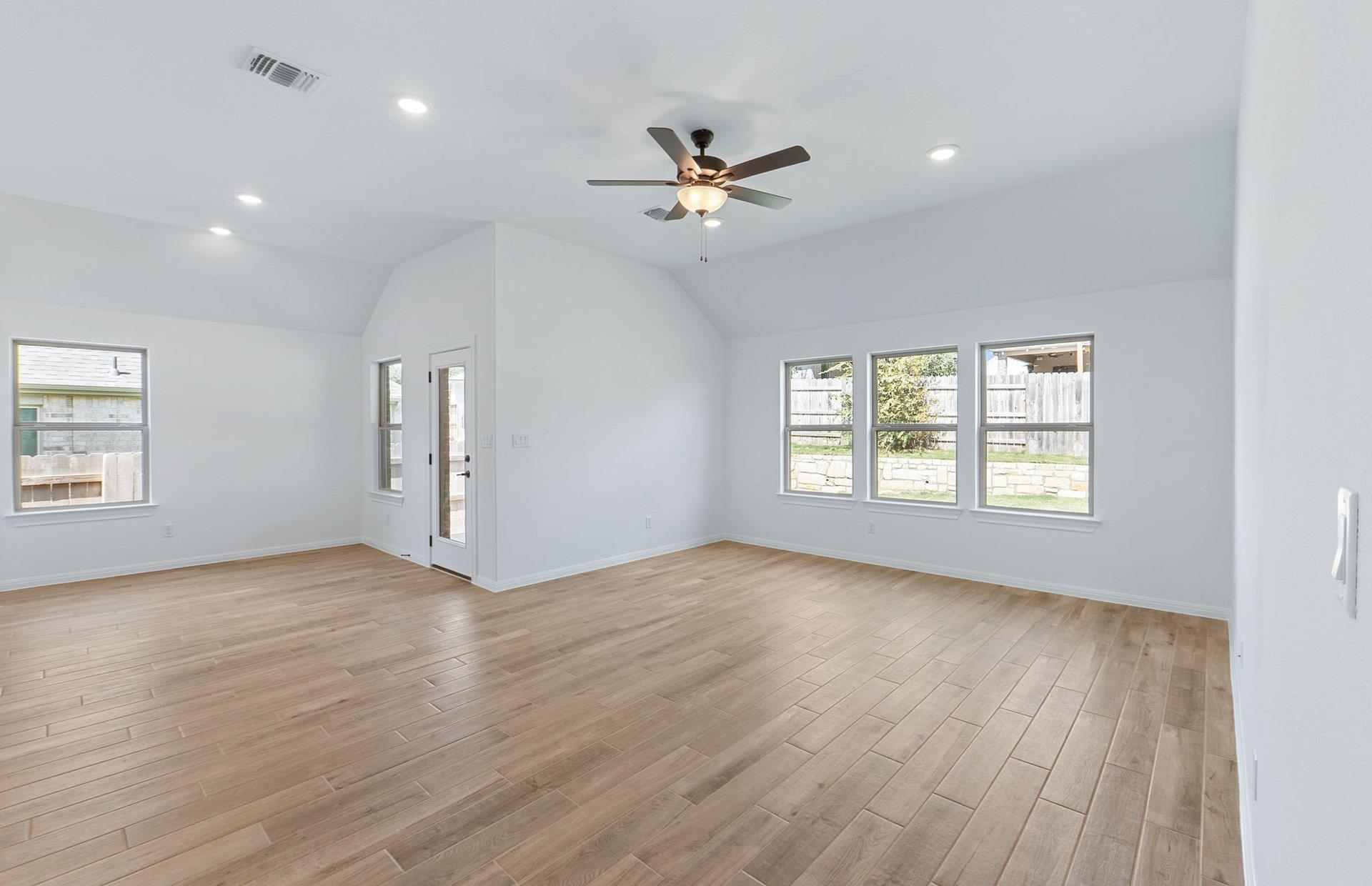 808 Crescent View Dr, Georgetown, TX 78628