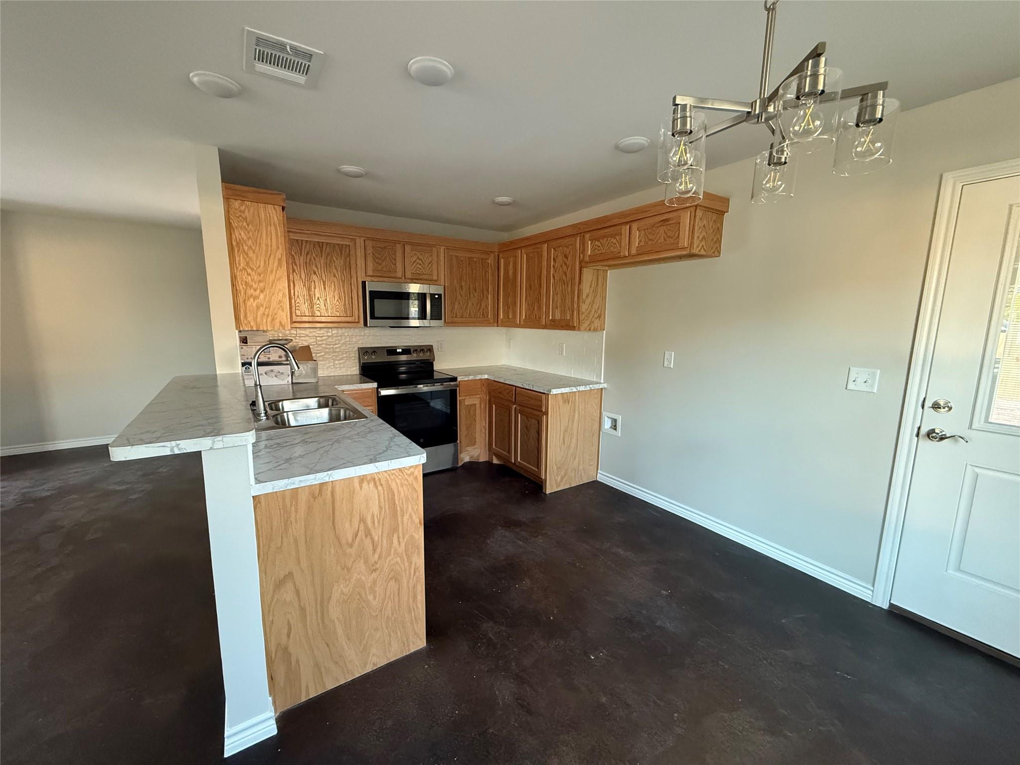 1710 E Ave J, Lampasas, TX 76550