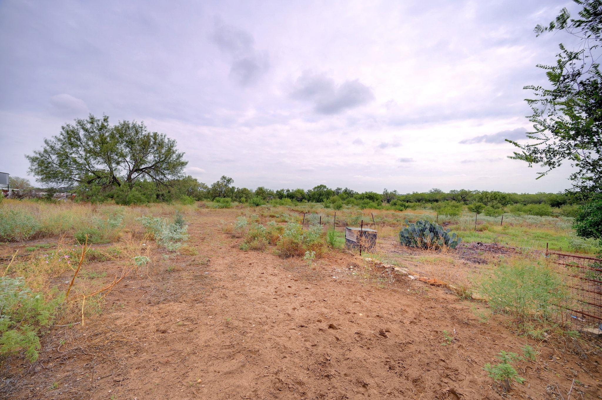 4598 State Highway 173 N, Devine, TX 78016