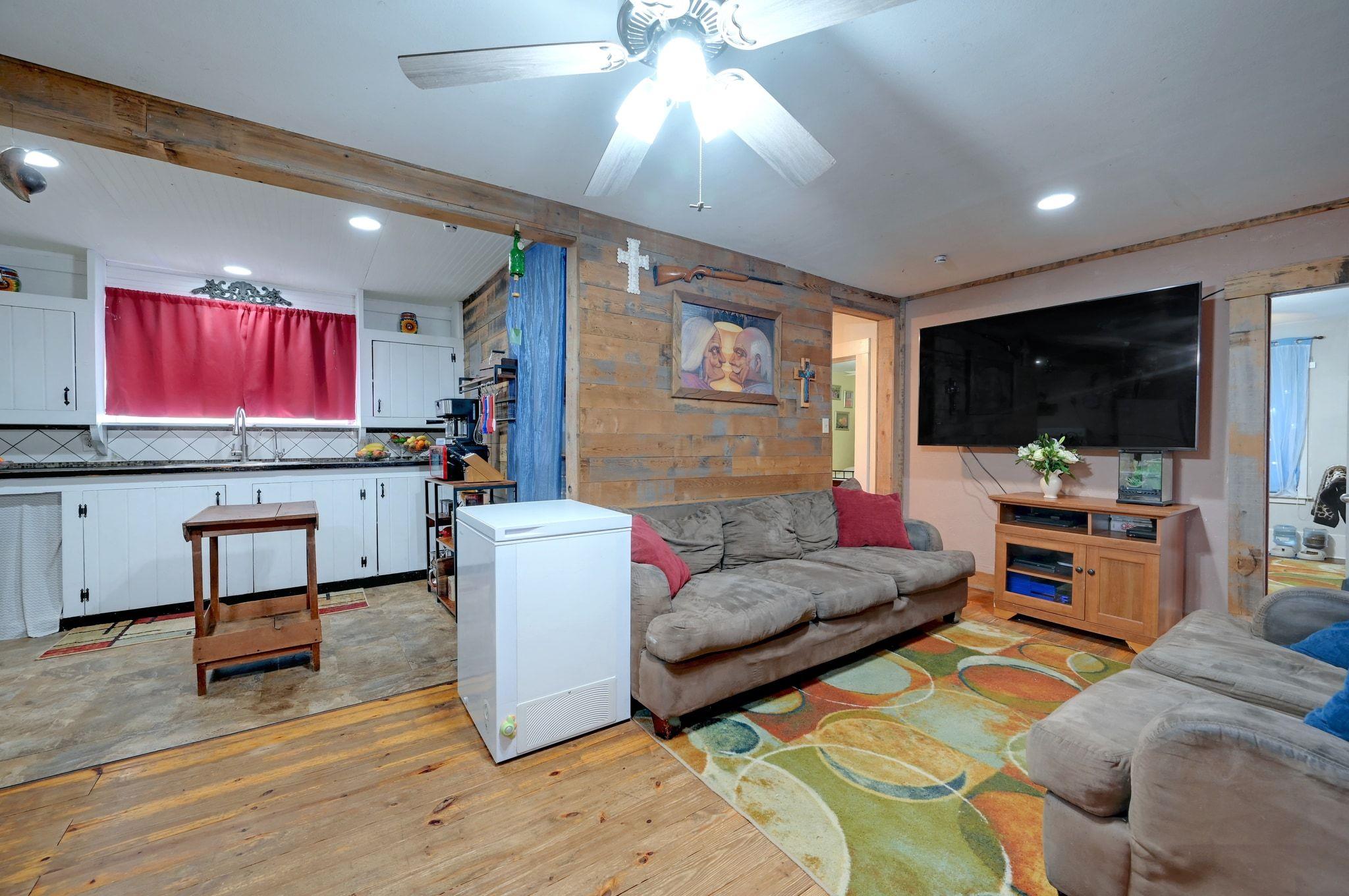 4598 State Highway 173 N, Devine, TX 78016