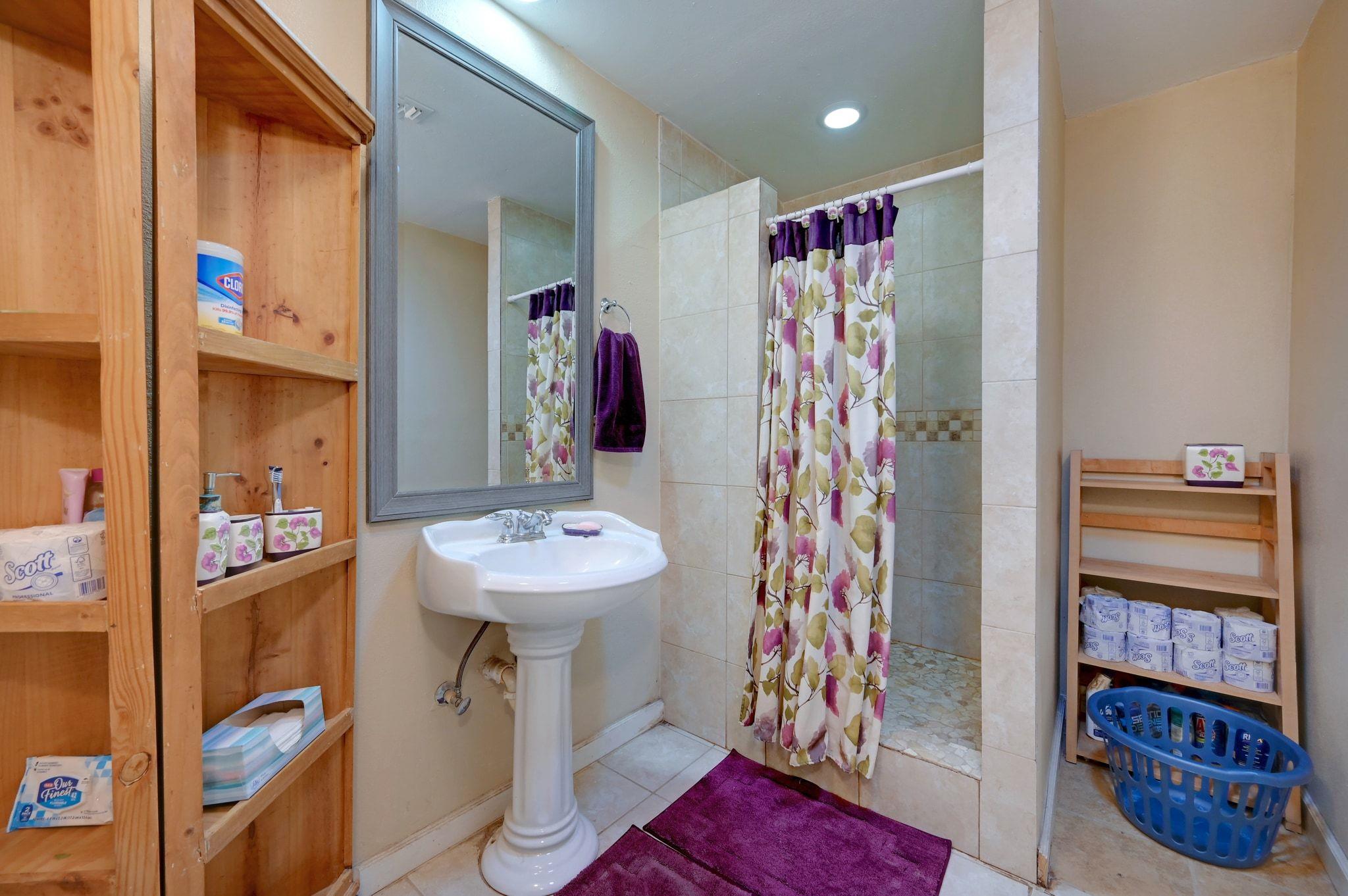 4598 State Highway 173 N, Devine, TX 78016