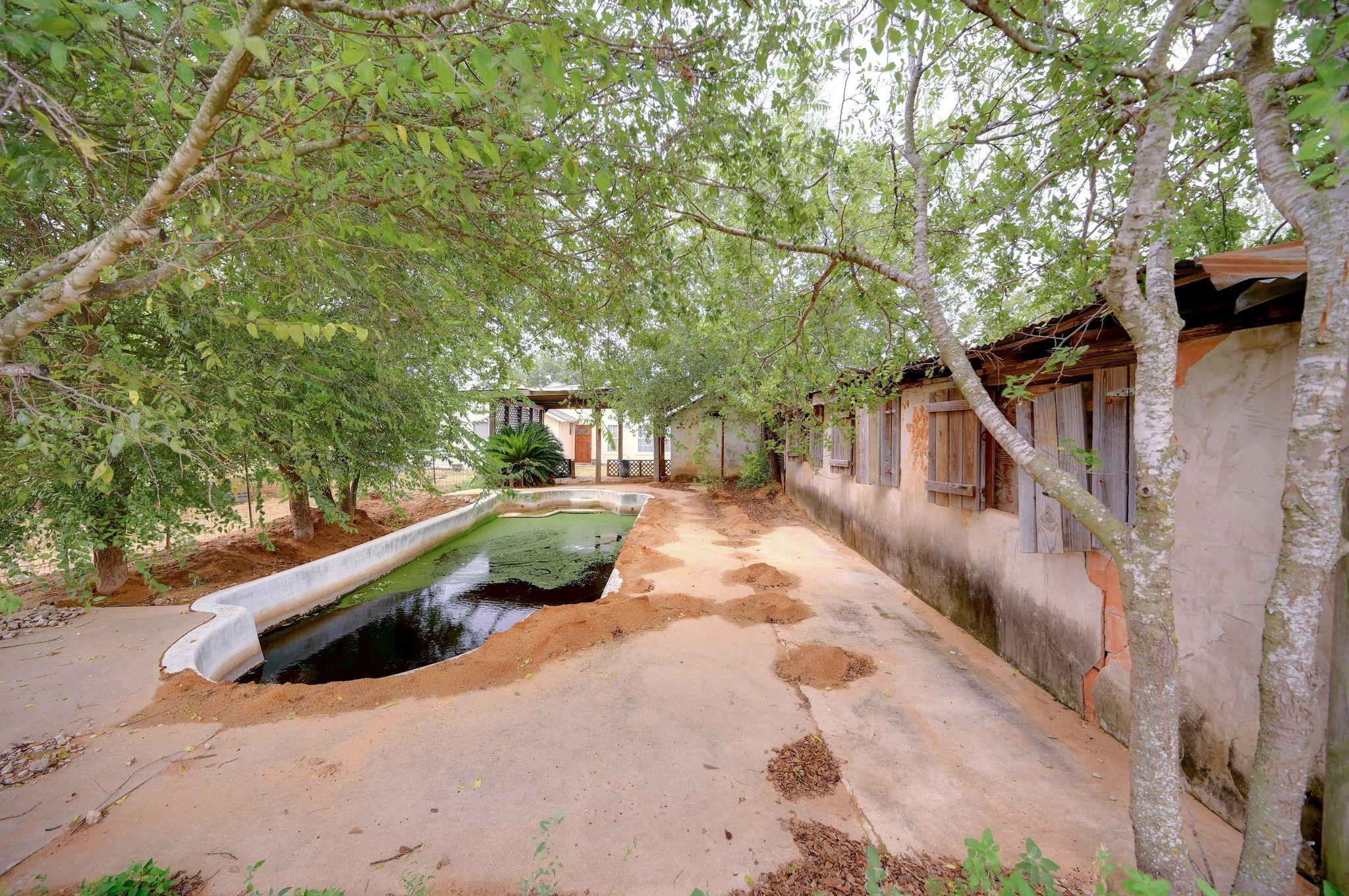 4598 State Highway 173 N, Devine, TX 78016