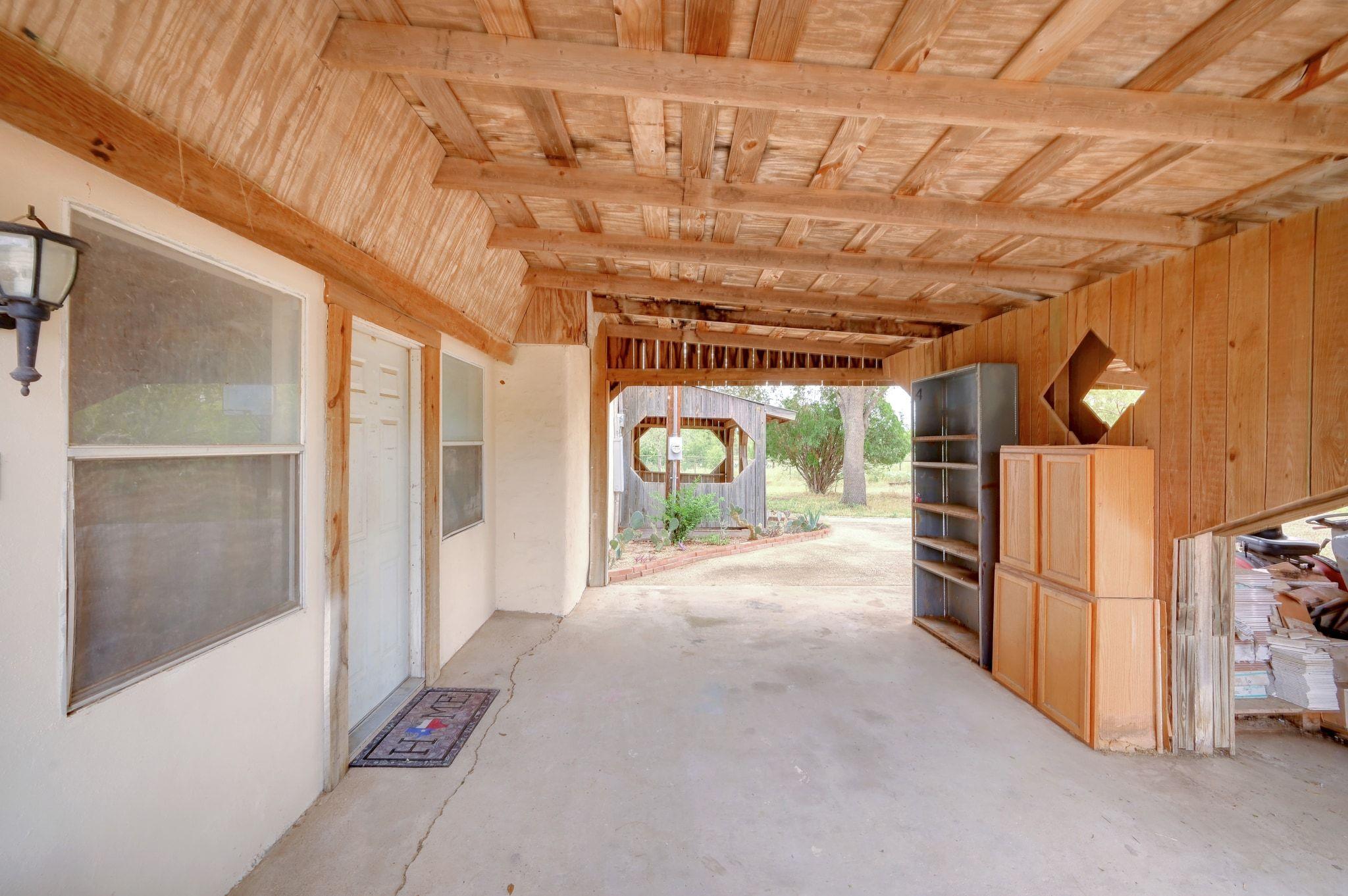 4598 State Highway 173 N, Devine, TX 78016