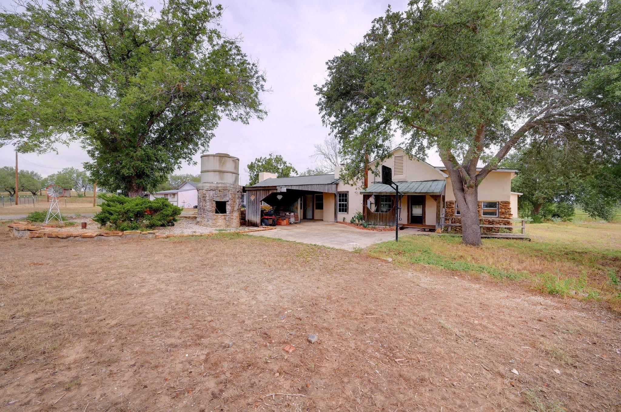 4598 State Highway 173 N, Devine, TX 78016
