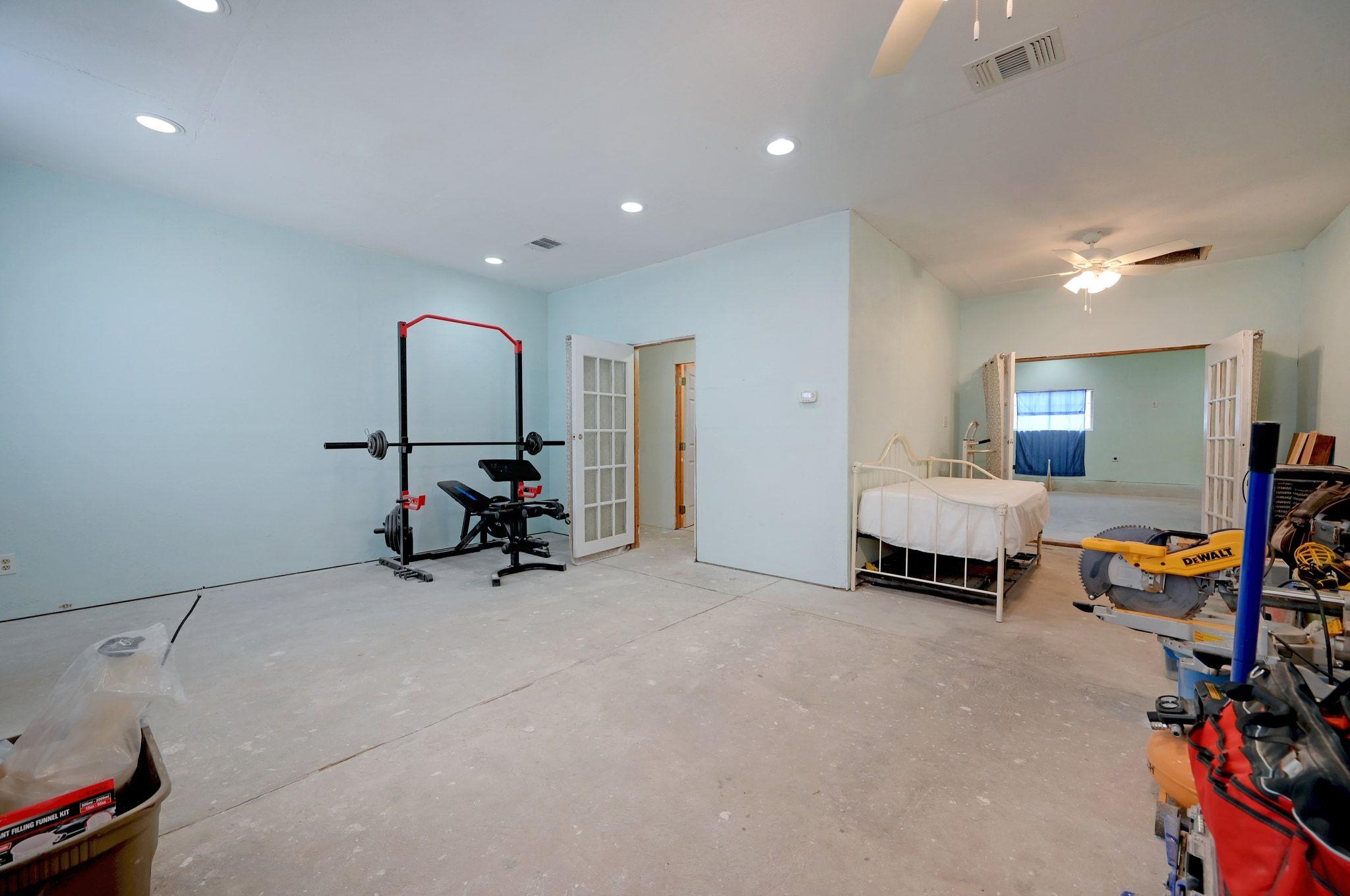 4598 State Highway 173 N, Devine, TX 78016