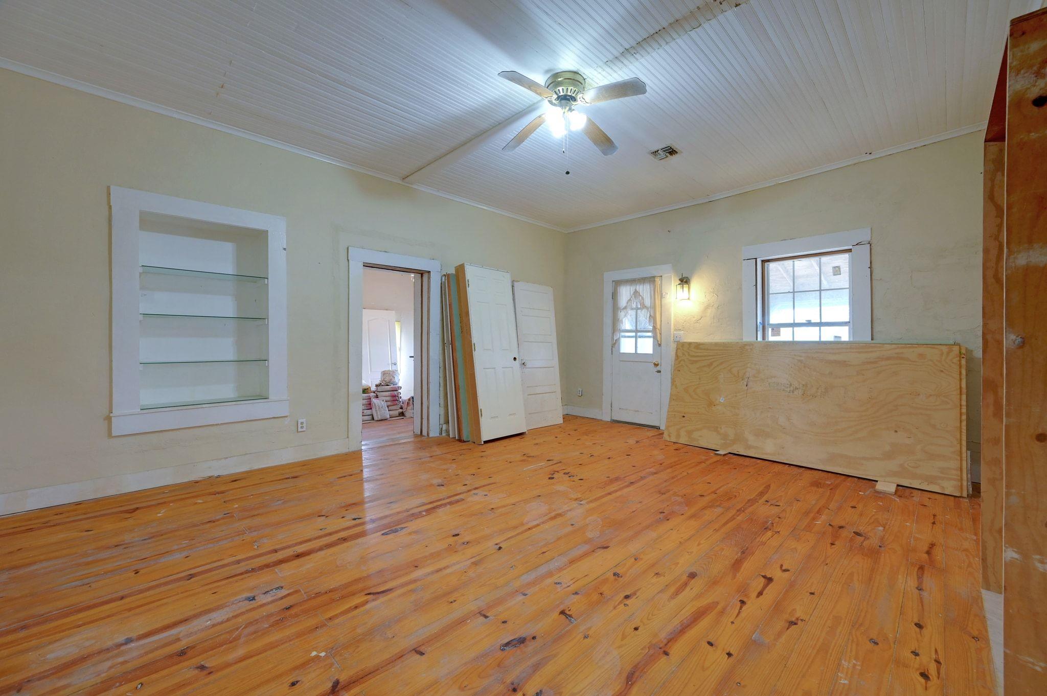 4598 State Highway 173 N, Devine, TX 78016