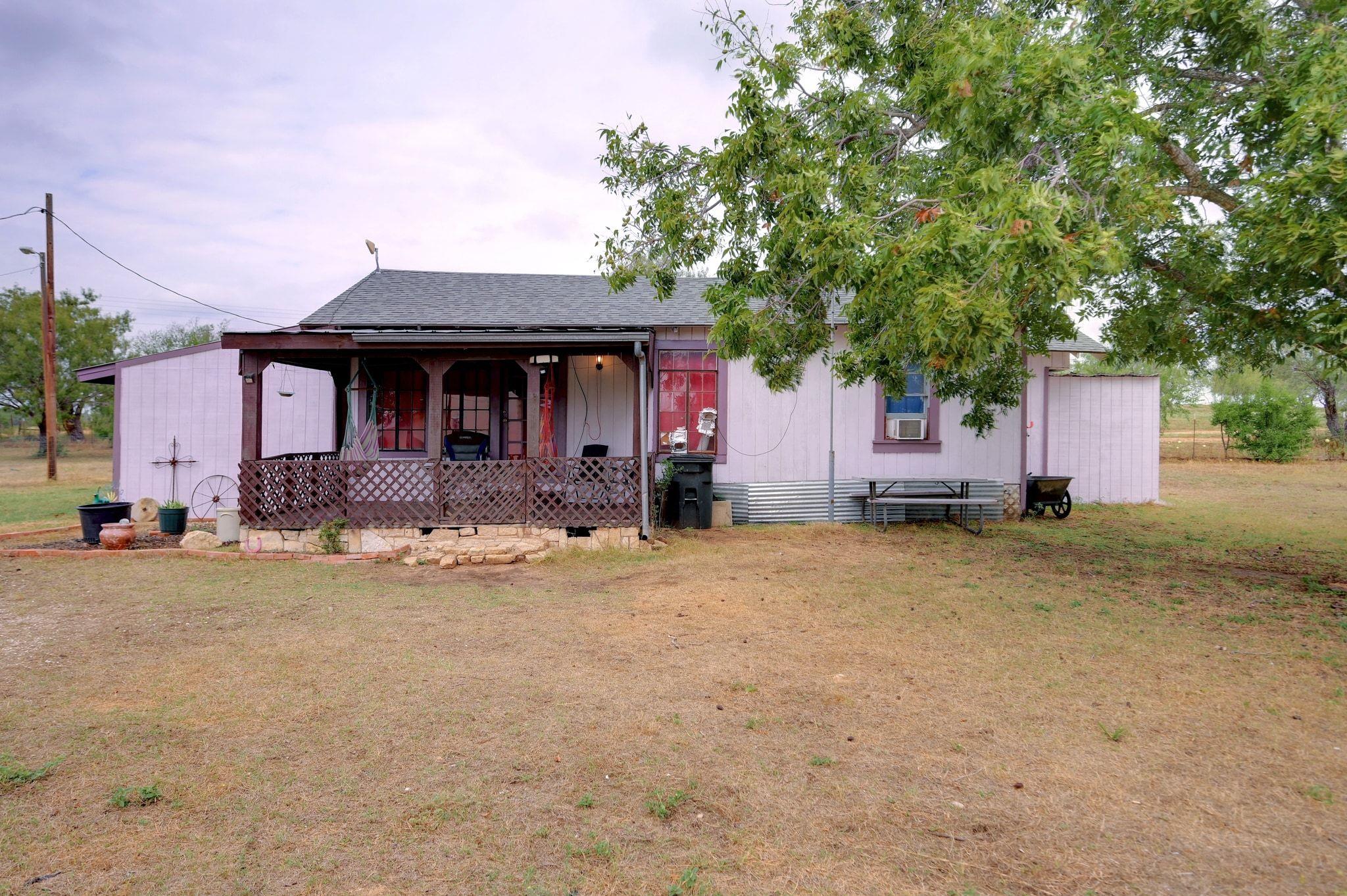 4598 State Highway 173 N, Devine, TX 78016
