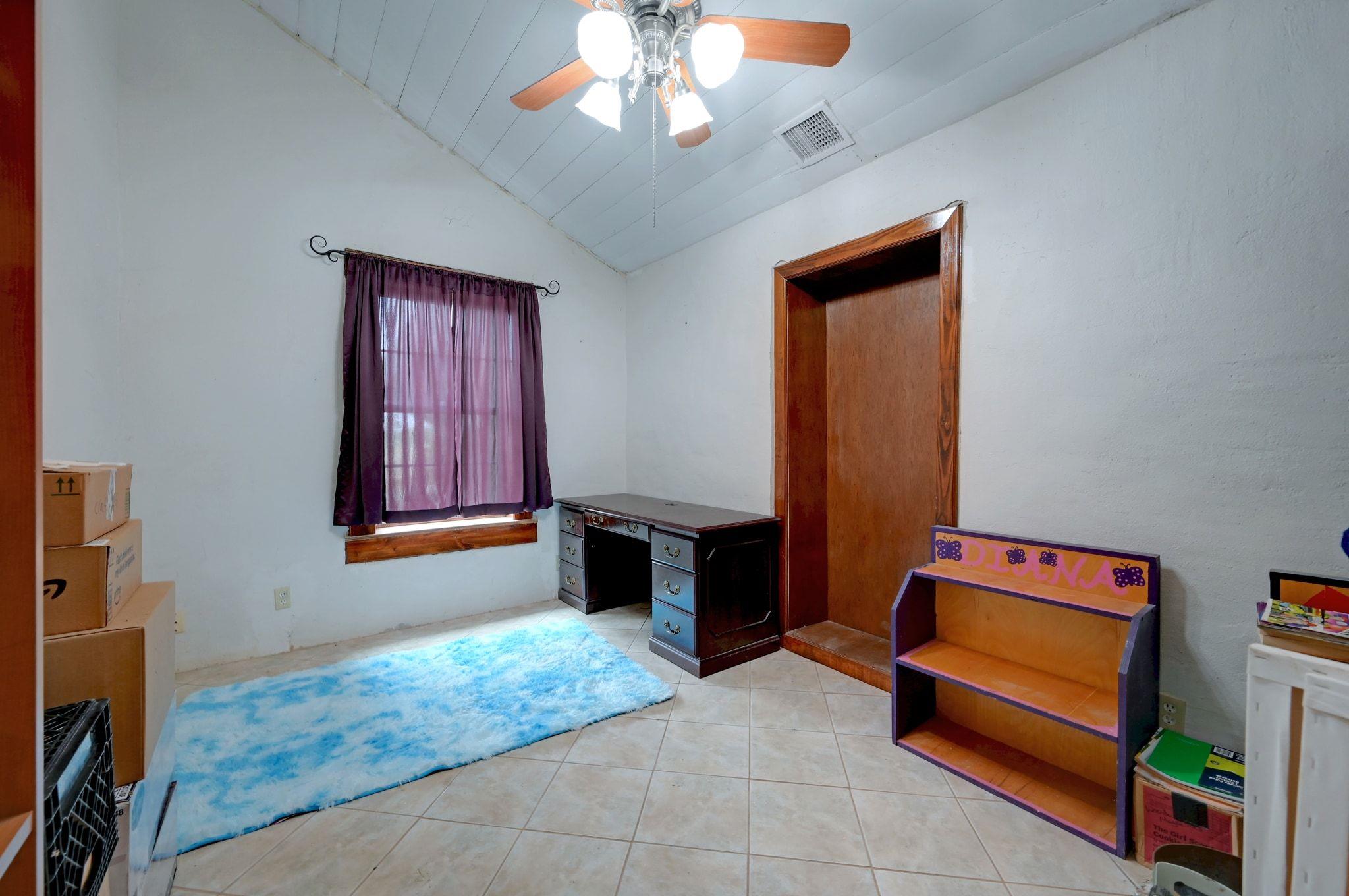 4598 State Highway 173 N, Devine, TX 78016