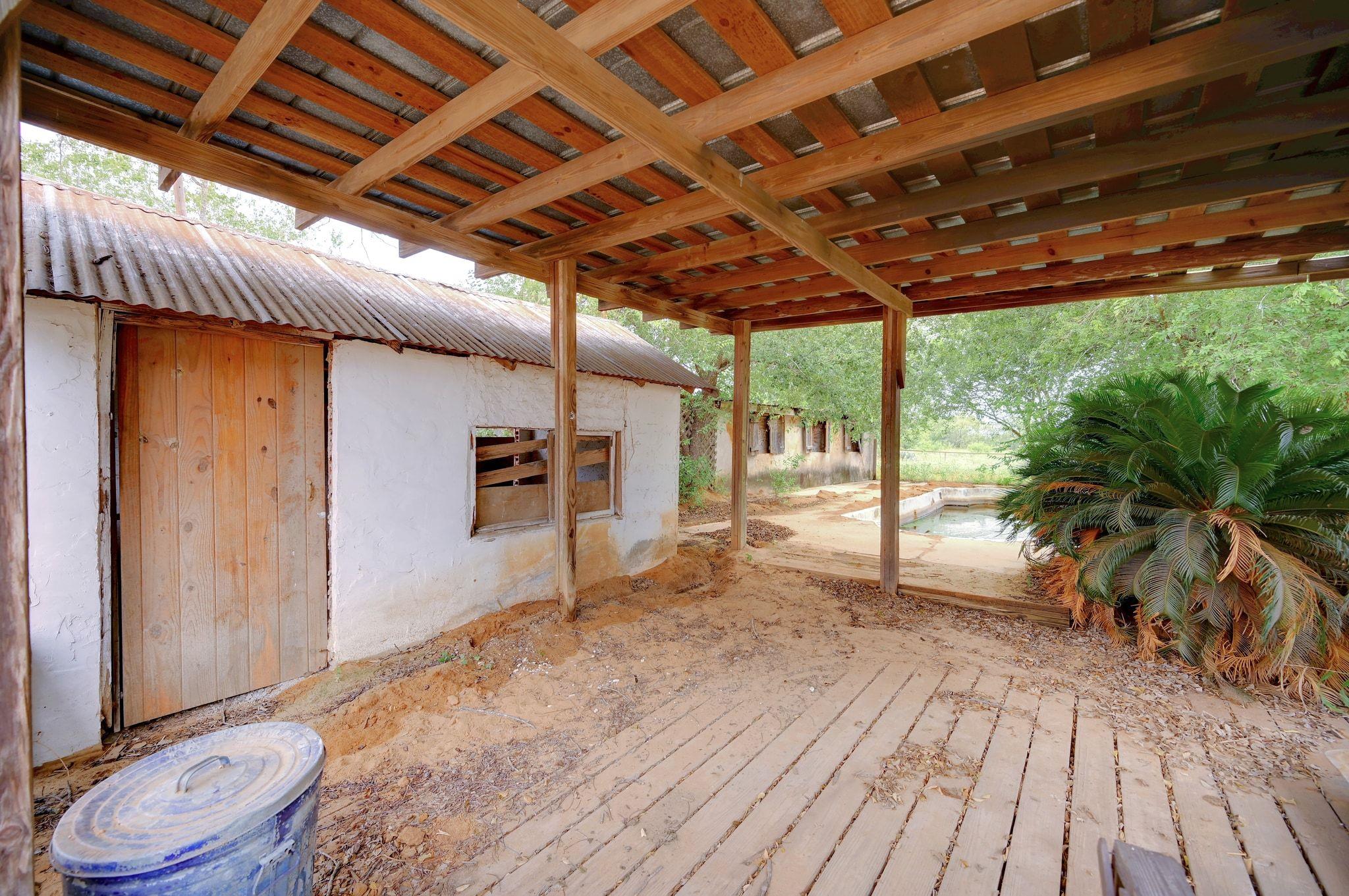 4598 State Highway 173 N, Devine, TX 78016