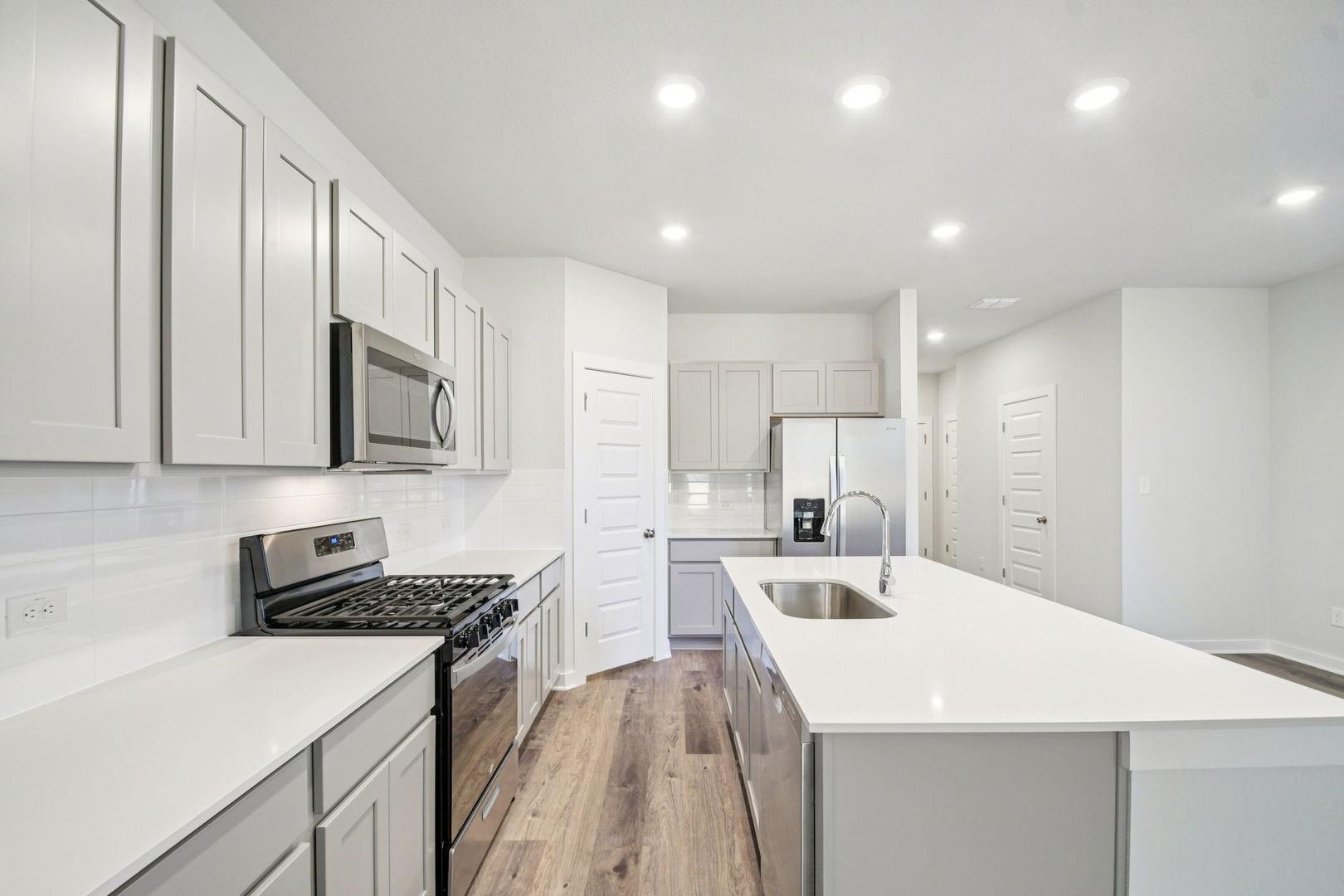 182 Bendecido Loop, Elgin, TX 78621