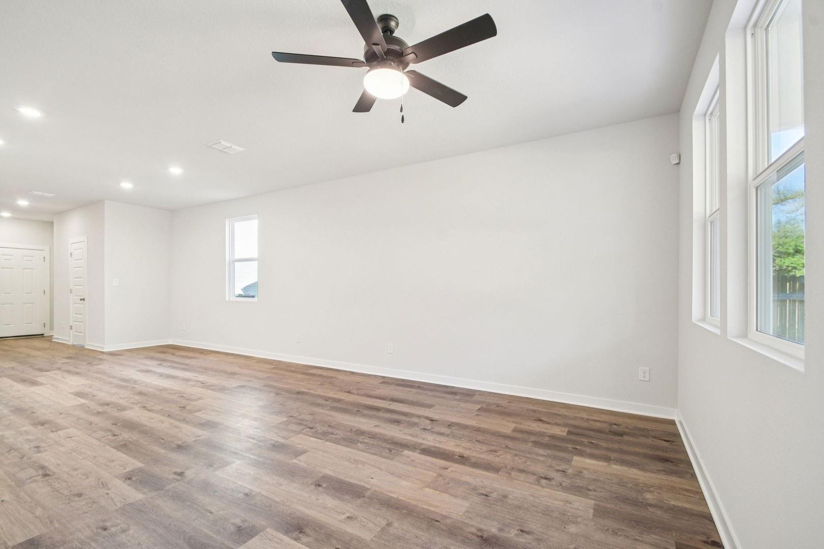 182 Bendecido Loop, Elgin, TX 78621