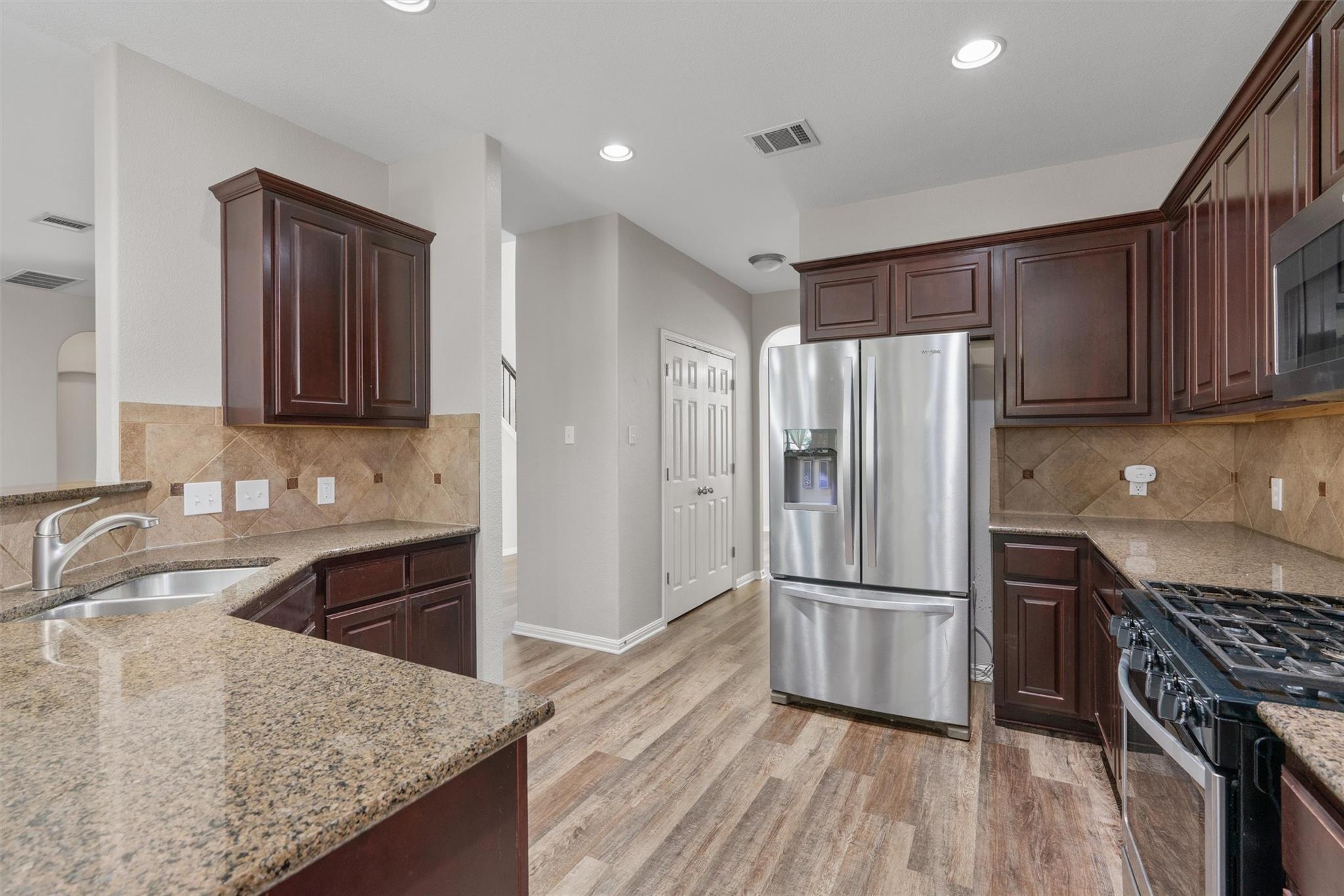 3917 Links Ln, Round Rock, TX 78664