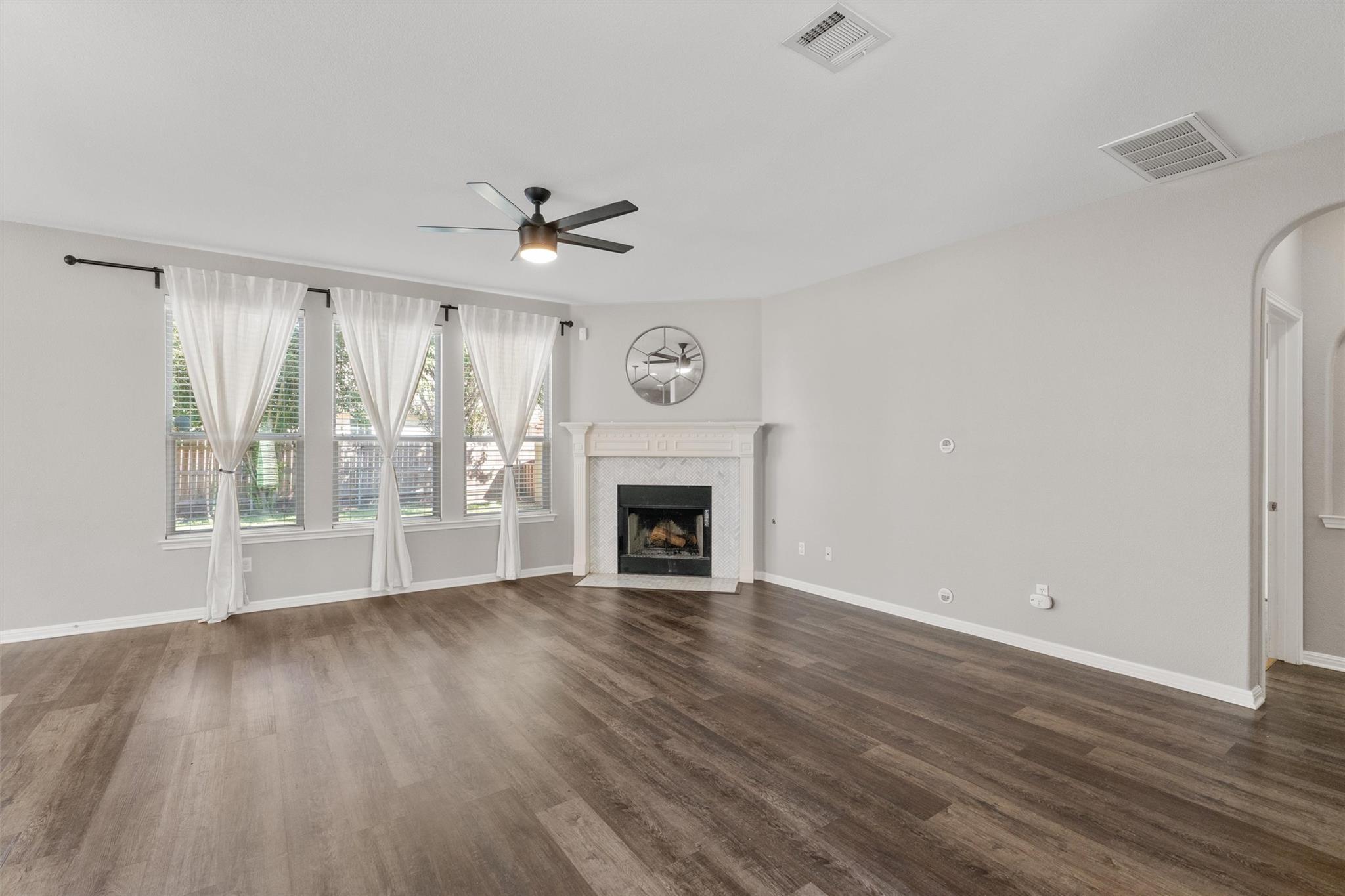 3917 Links Ln, Round Rock, TX 78664