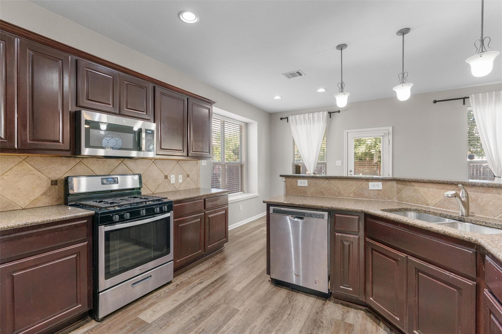 3917 Links Ln, Round Rock, TX 78664