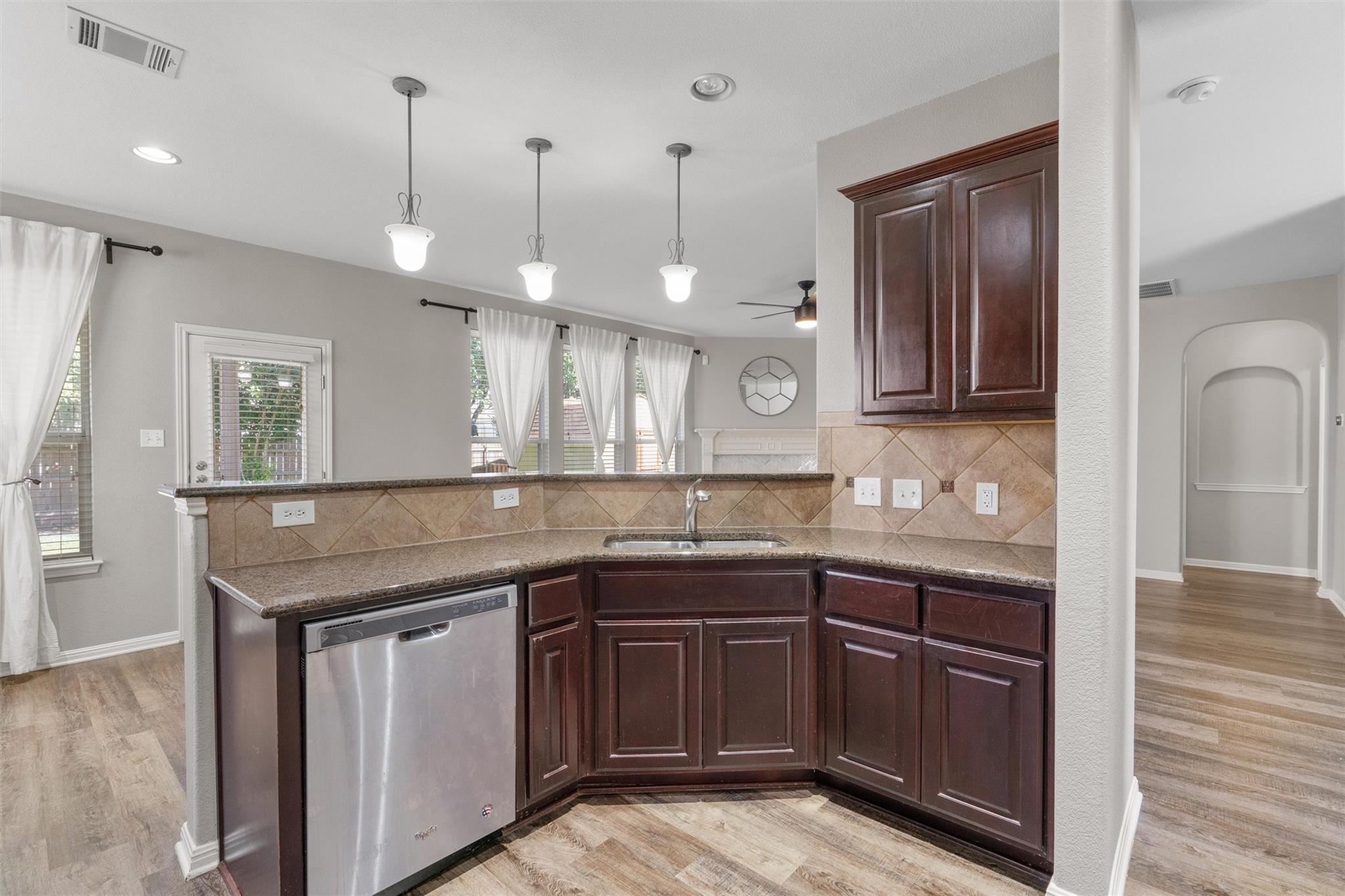 3917 Links Ln, Round Rock, TX 78664