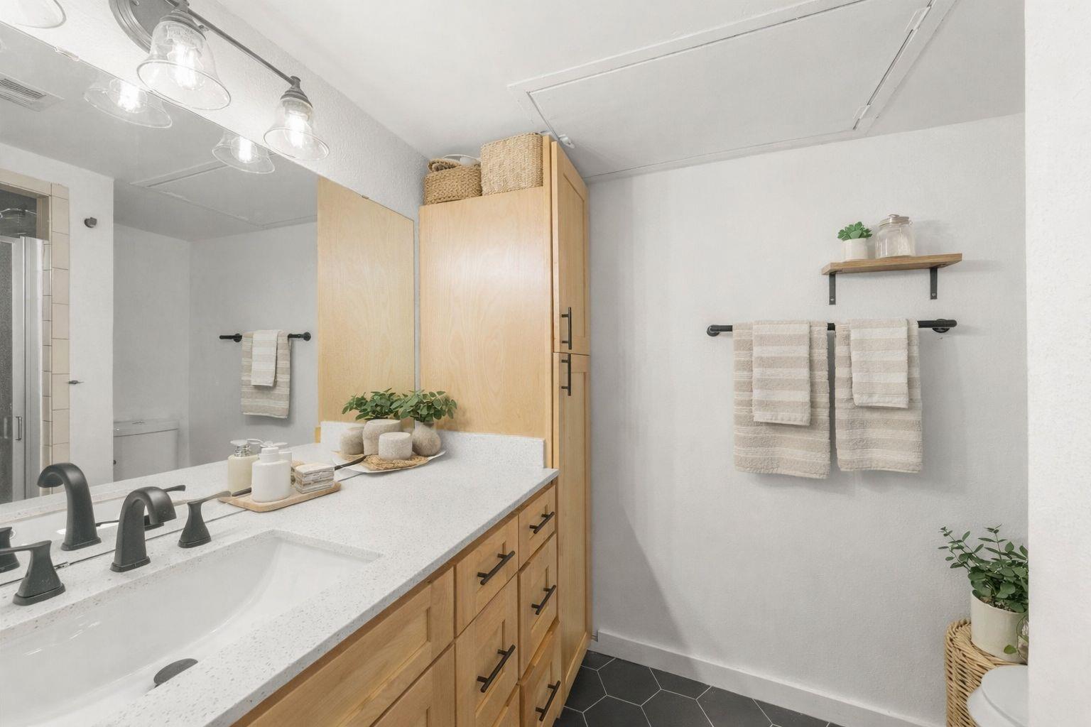 6910 Hart Ln # 110, Austin, TX 78731