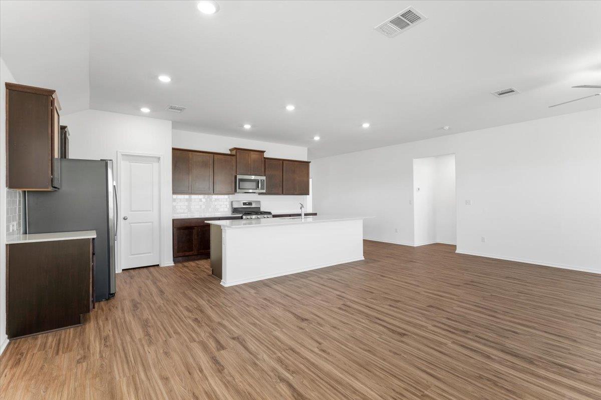 425 Escondido Cir, San Marcos, TX 78666