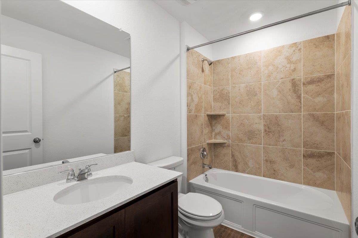 425 Escondido Cir, San Marcos, TX 78666