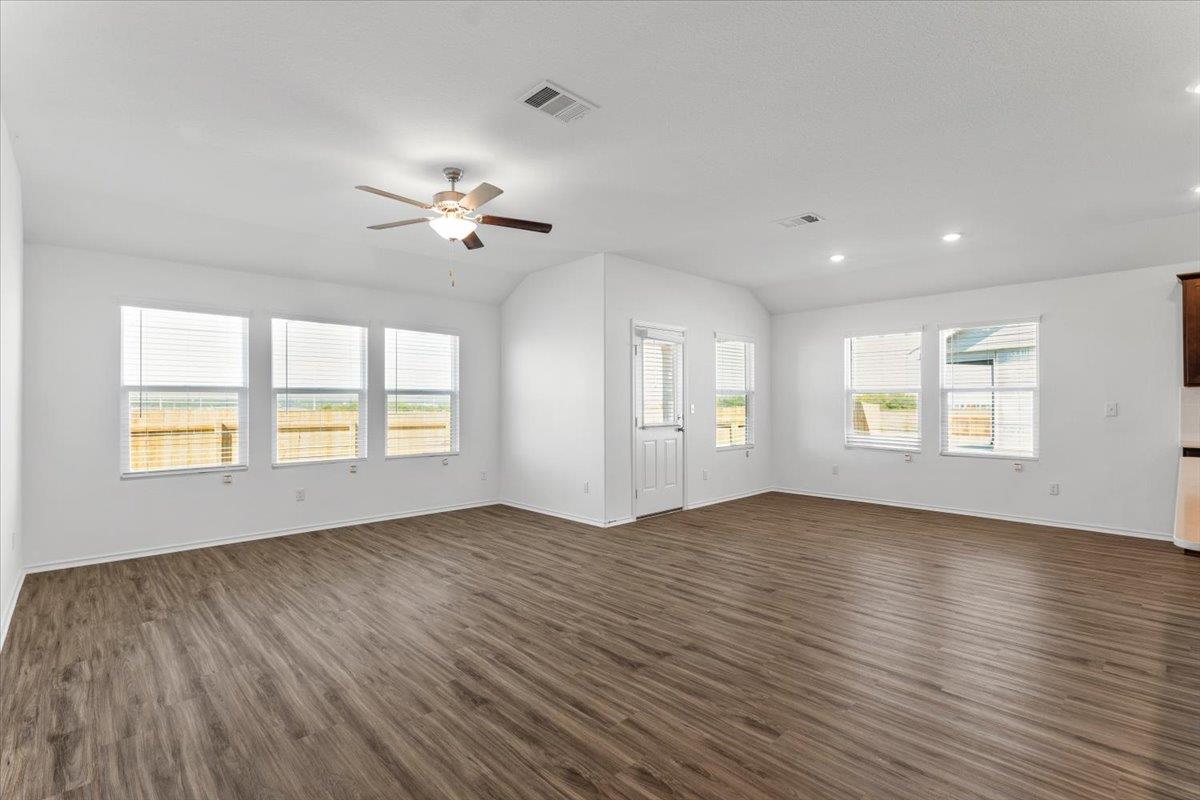 425 Escondido Cir, San Marcos, TX 78666