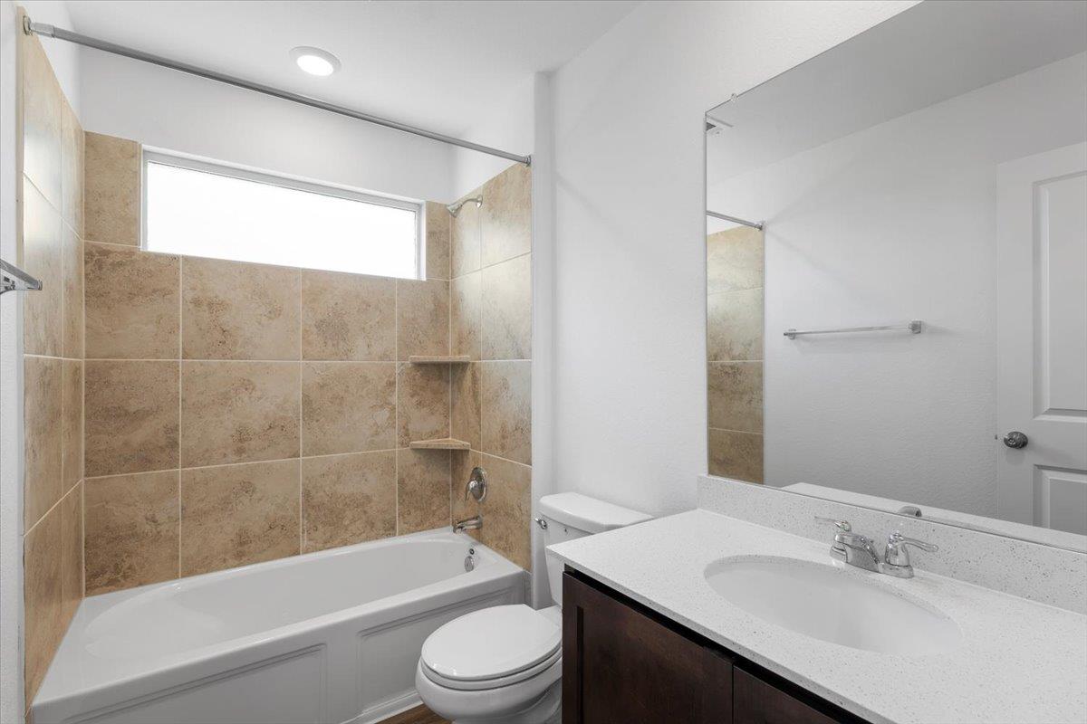 425 Escondido Cir, San Marcos, TX 78666