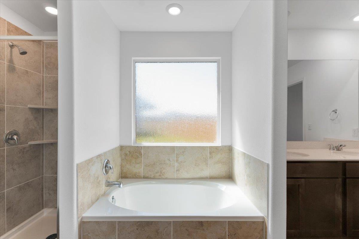 425 Escondido Cir, San Marcos, TX 78666