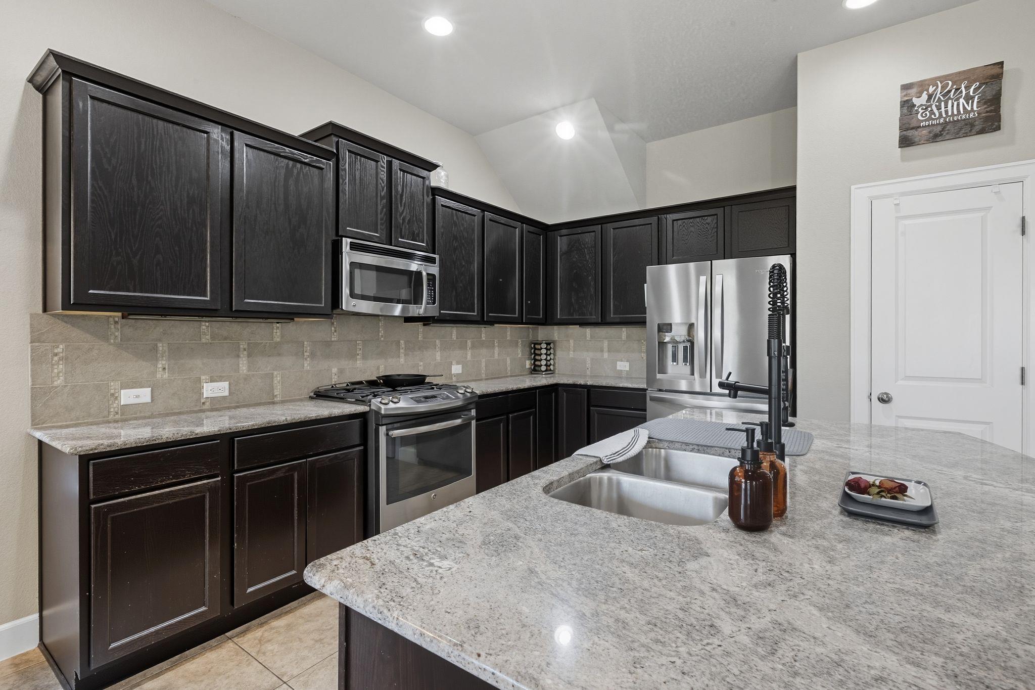 513 Cerezo Dr, Leander, TX 78641