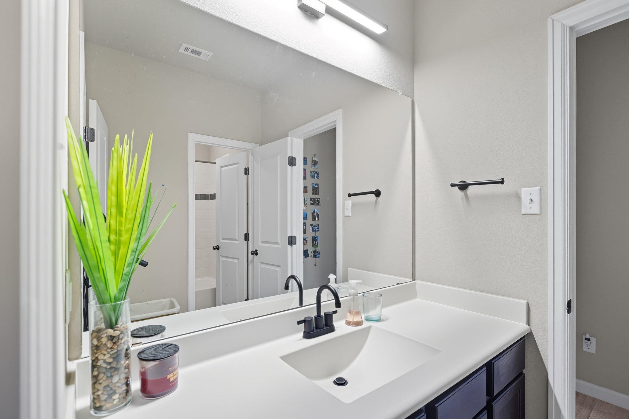 513 Cerezo Dr, Leander, TX 78641