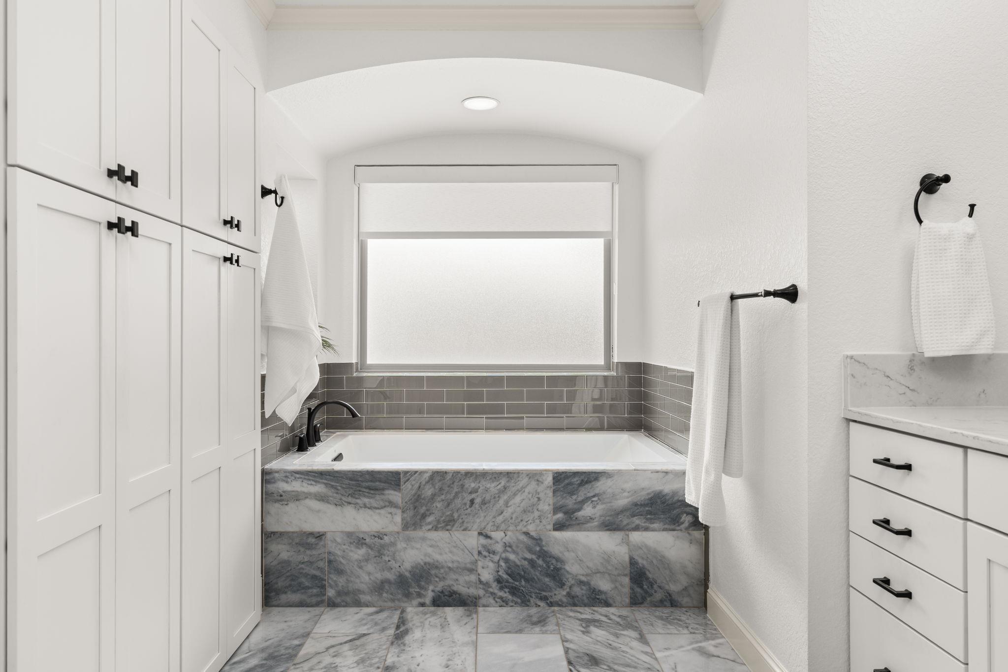 6604 Whitemarsh Valley Walk, Austin, TX 78746