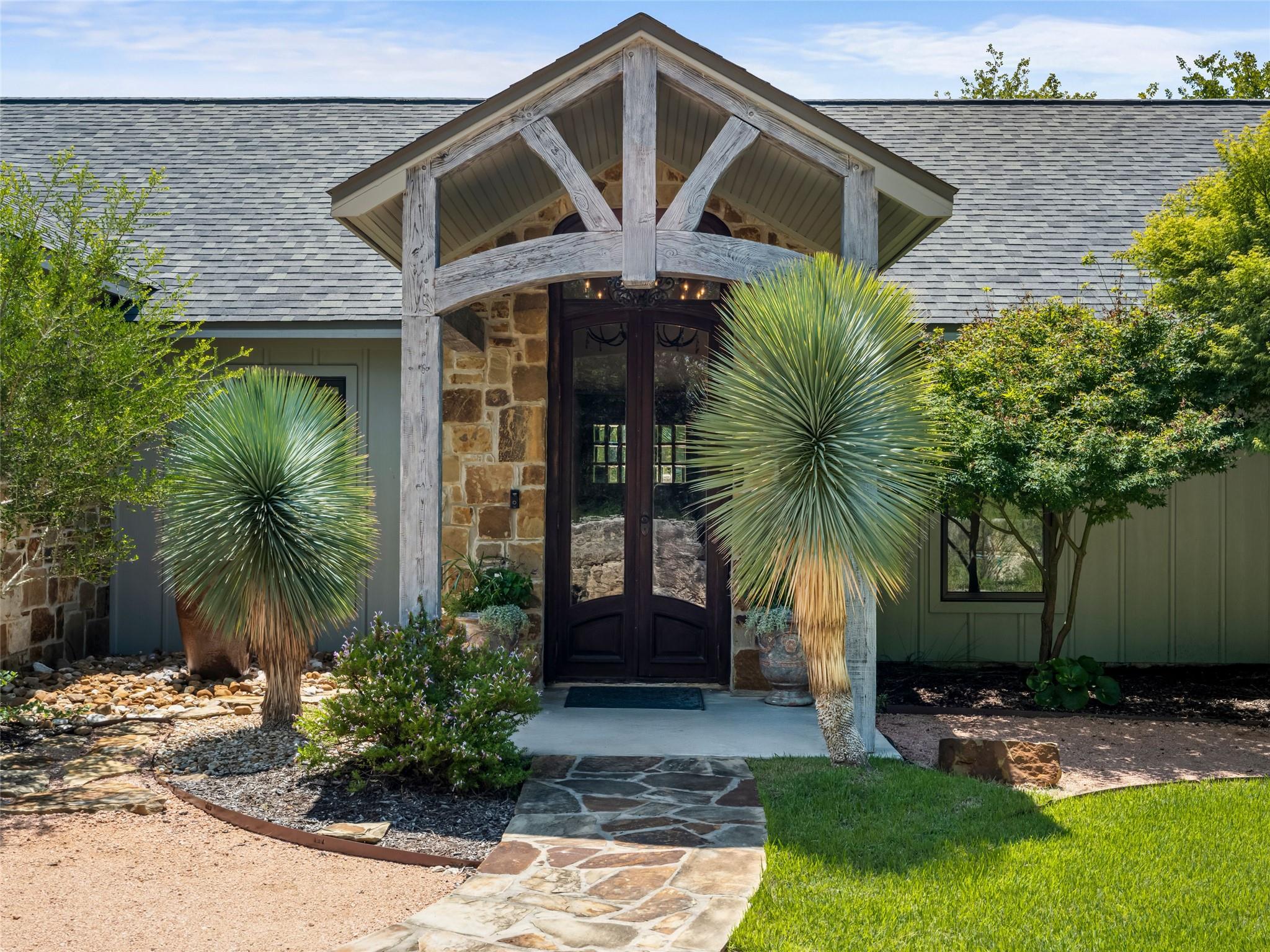 1267 Funf Kinder Rd, Fredericksburg, TX 78624