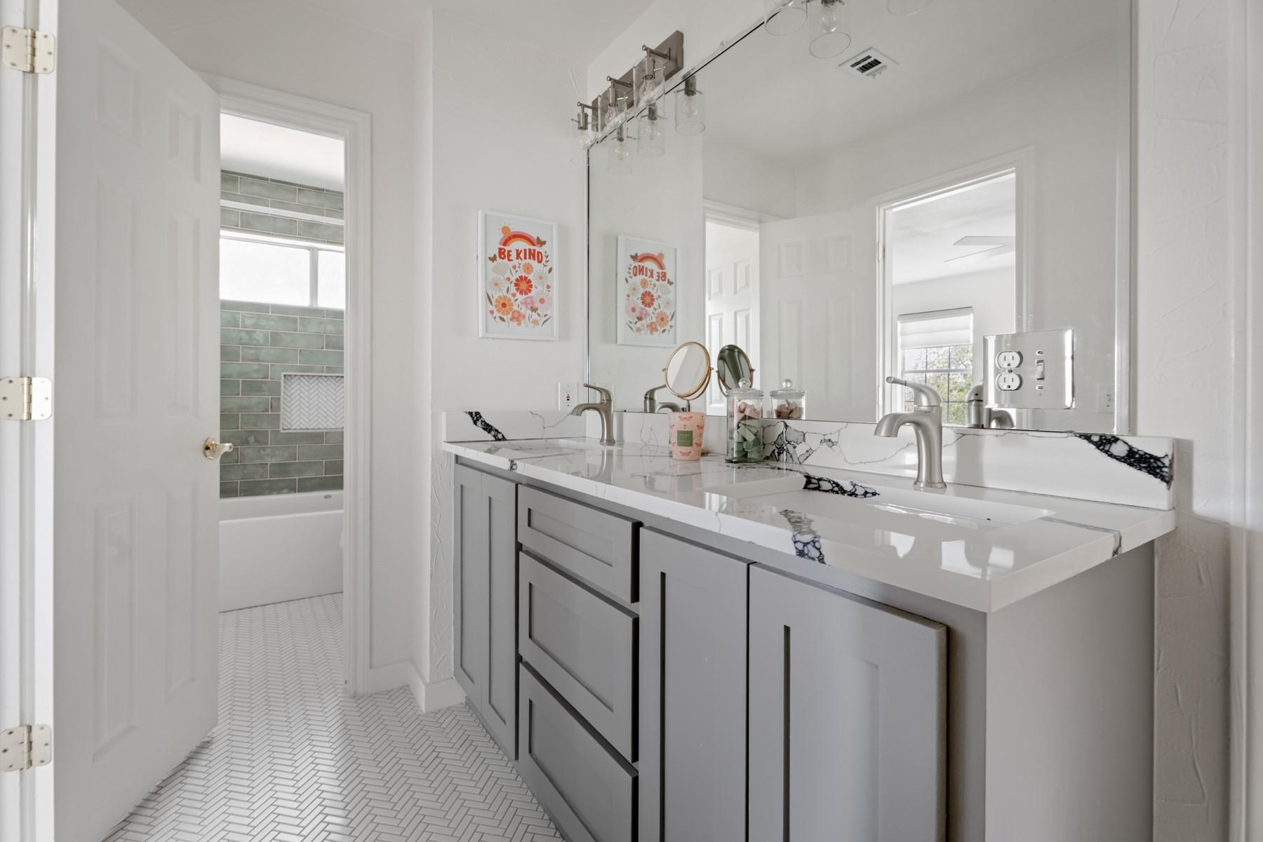 102 Hurst Creek Rd, Lakeway, TX 78734