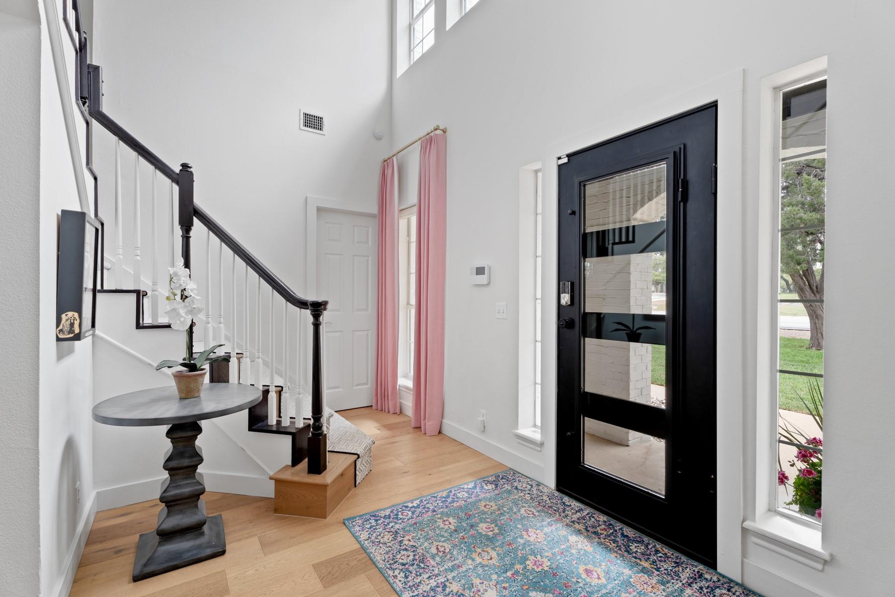 102 Hurst Creek Rd, Lakeway, TX 78734