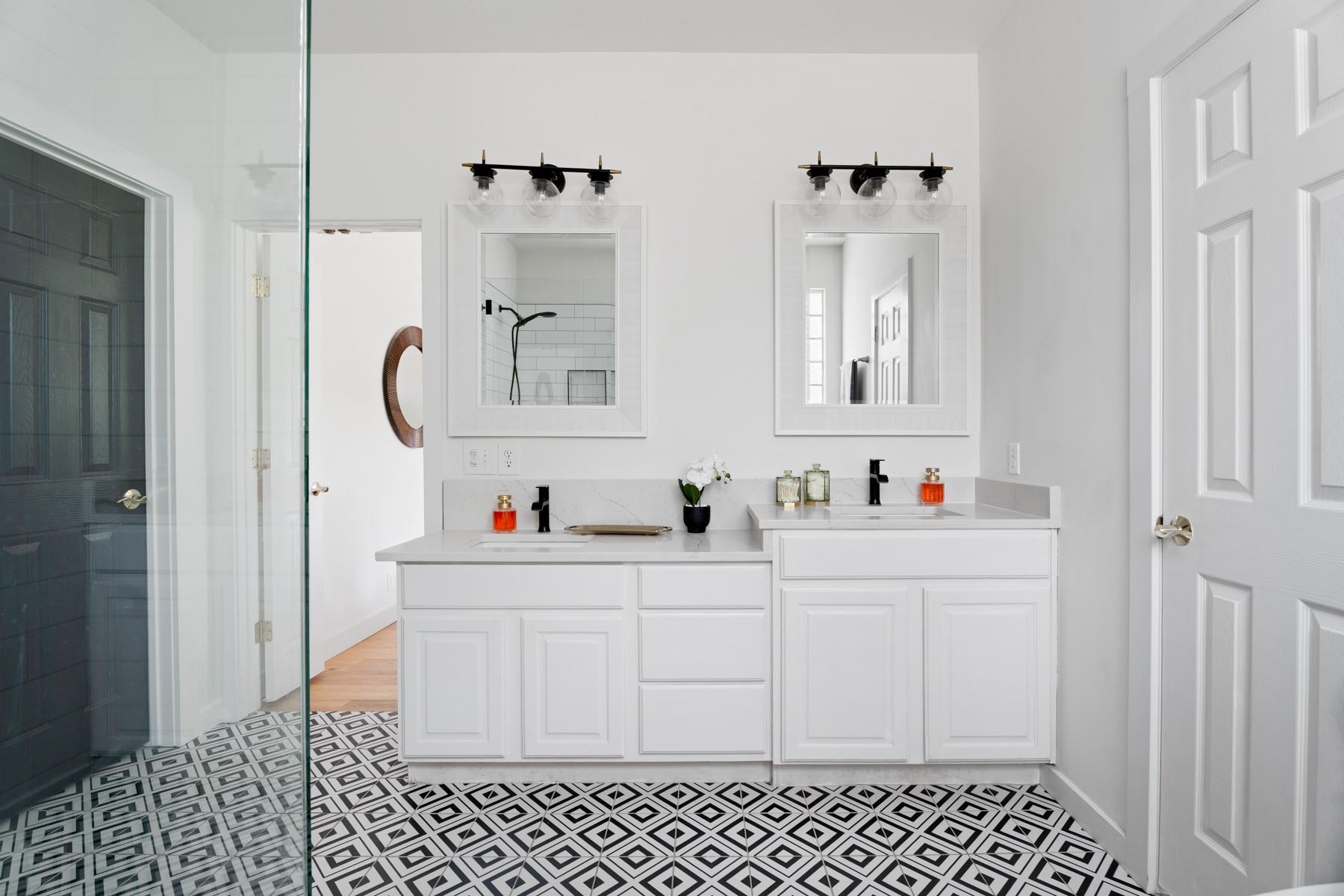 102 Hurst Creek Rd, Lakeway, TX 78734