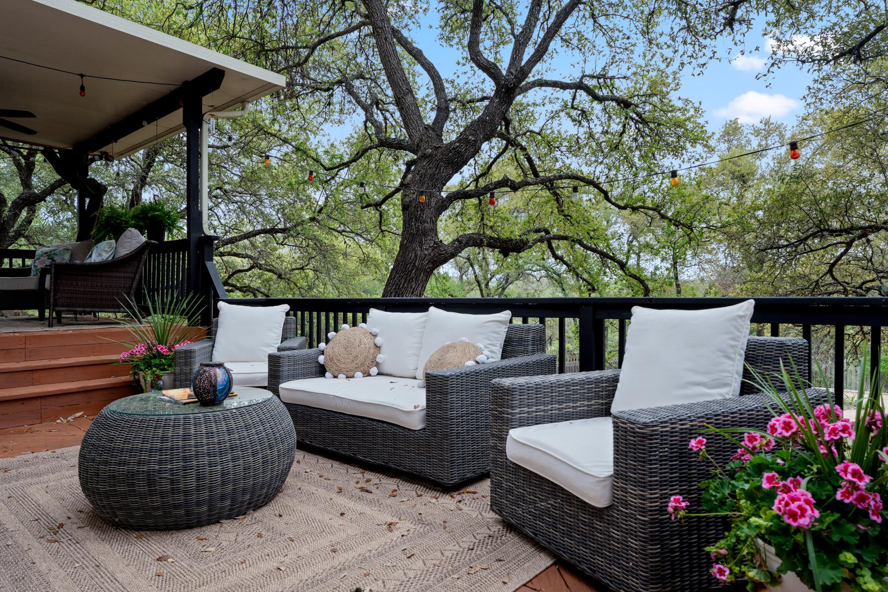 102 Hurst Creek Rd, Lakeway, TX 78734