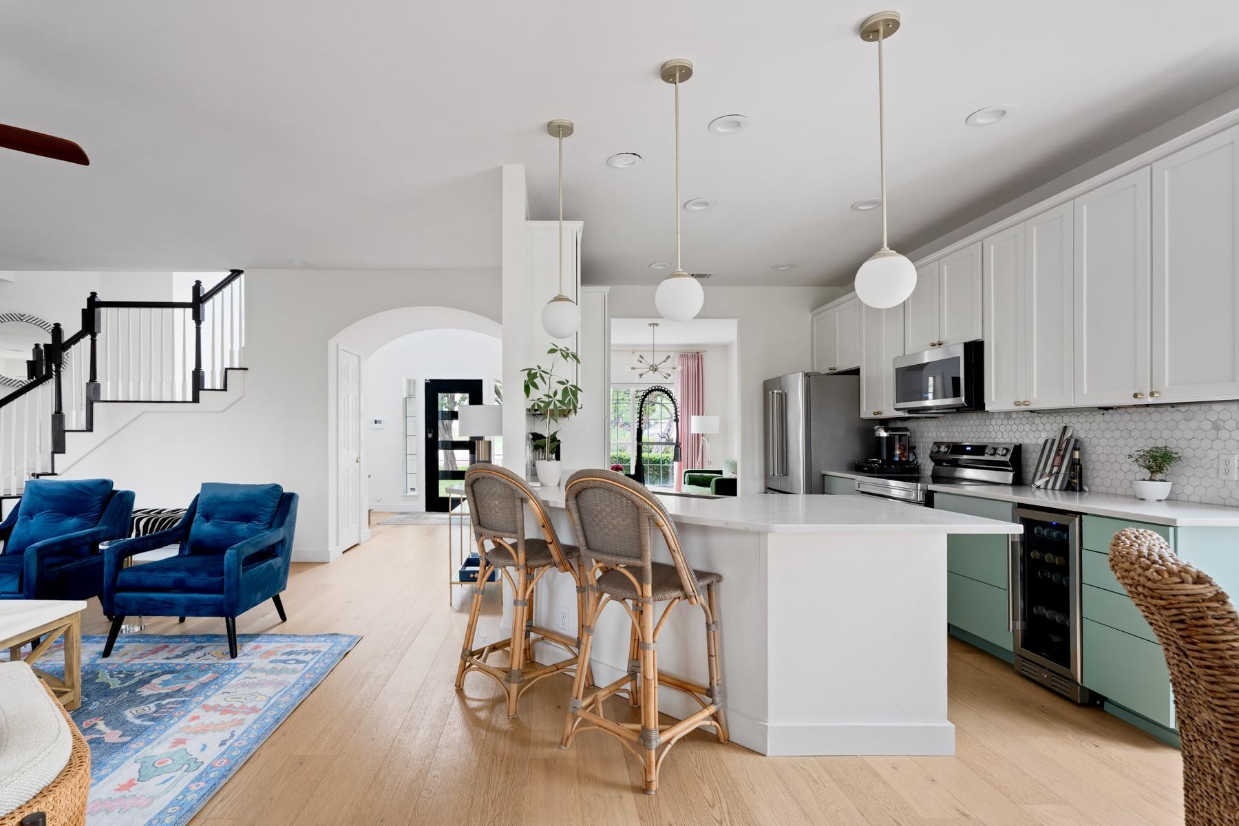 102 Hurst Creek Rd, Lakeway, TX 78734