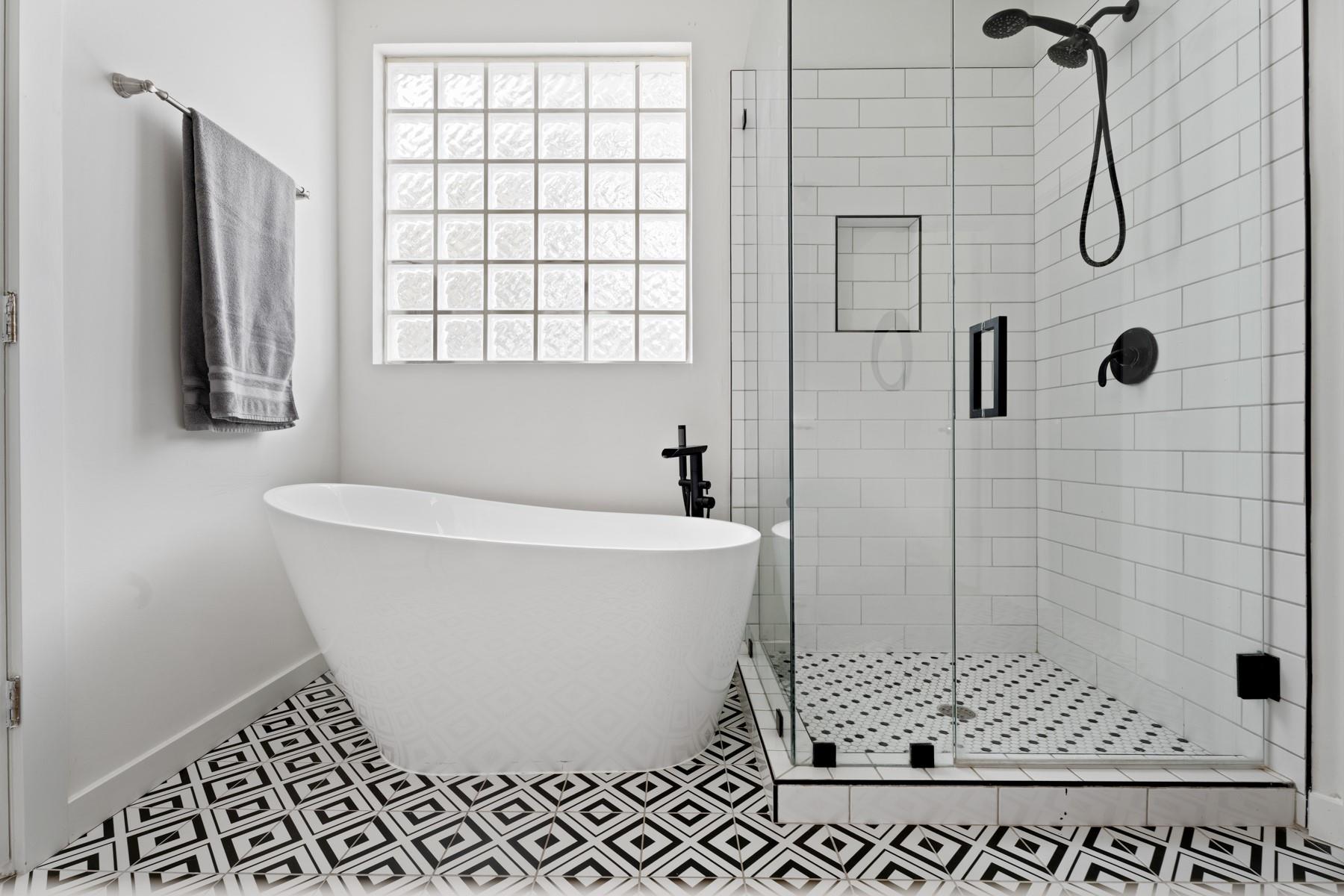 102 Hurst Creek Rd, Lakeway, TX 78734