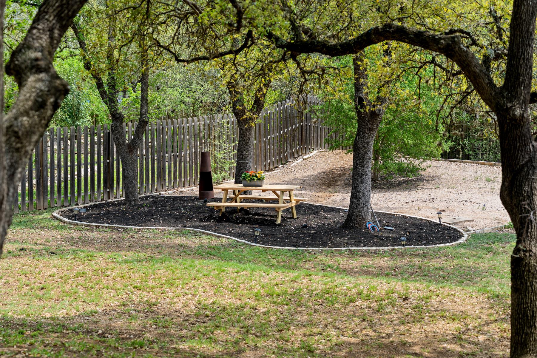 102 Hurst Creek Rd, Lakeway, TX 78734