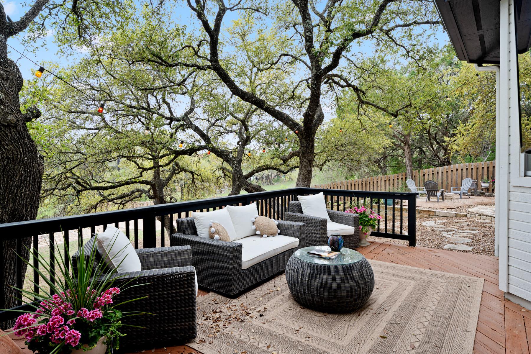 102 Hurst Creek Rd, Lakeway, TX 78734