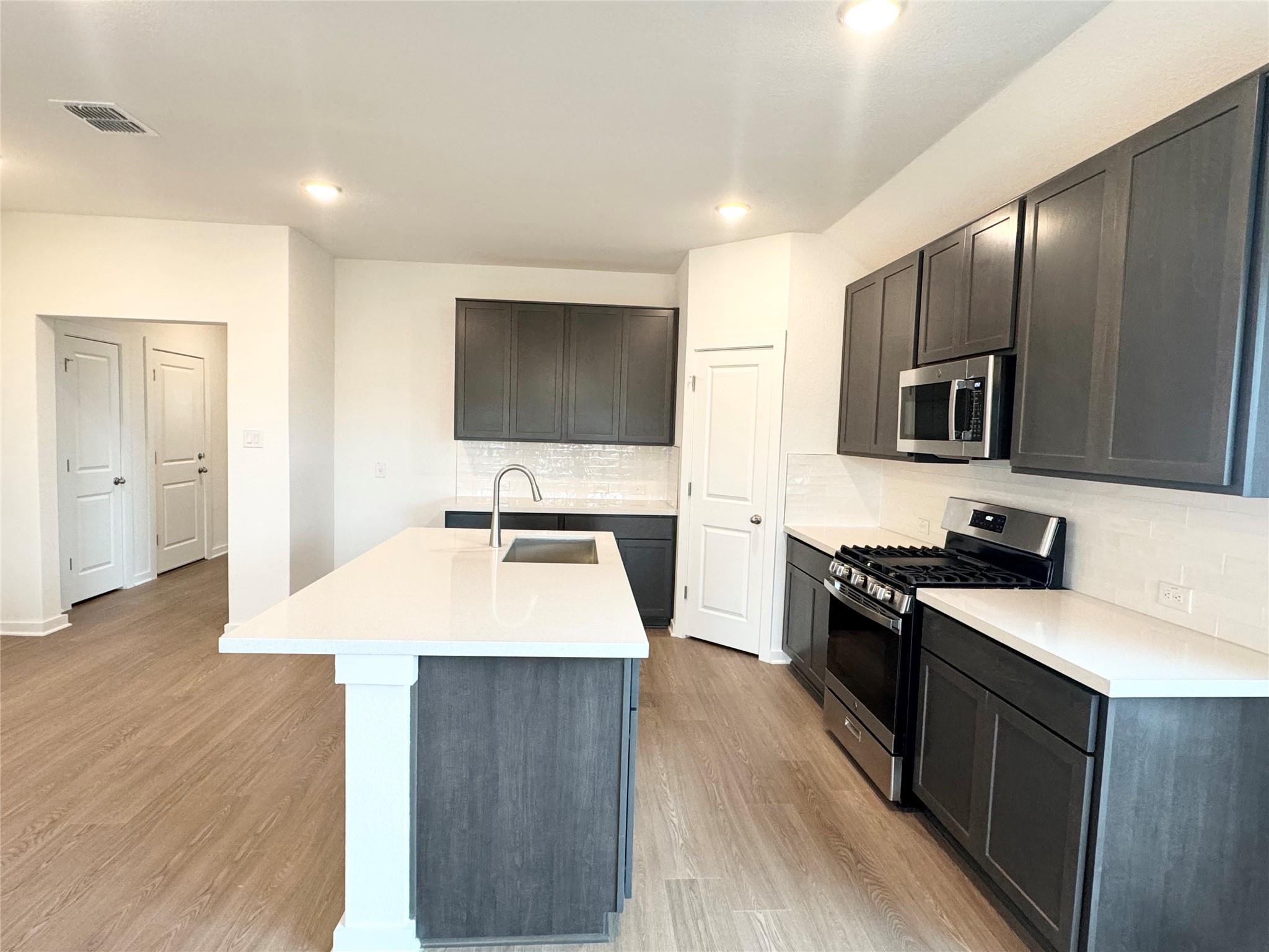 212 Hazy View Ln, San Marcos, TX 78666