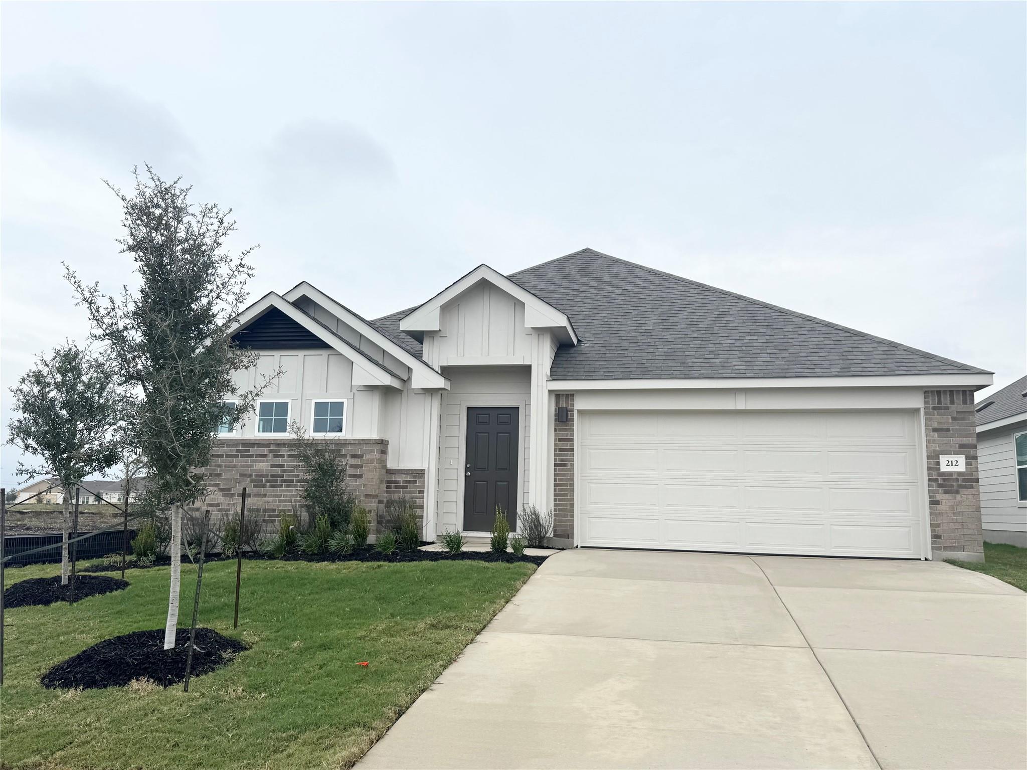 212 Hazy View Ln, San Marcos, TX 78666