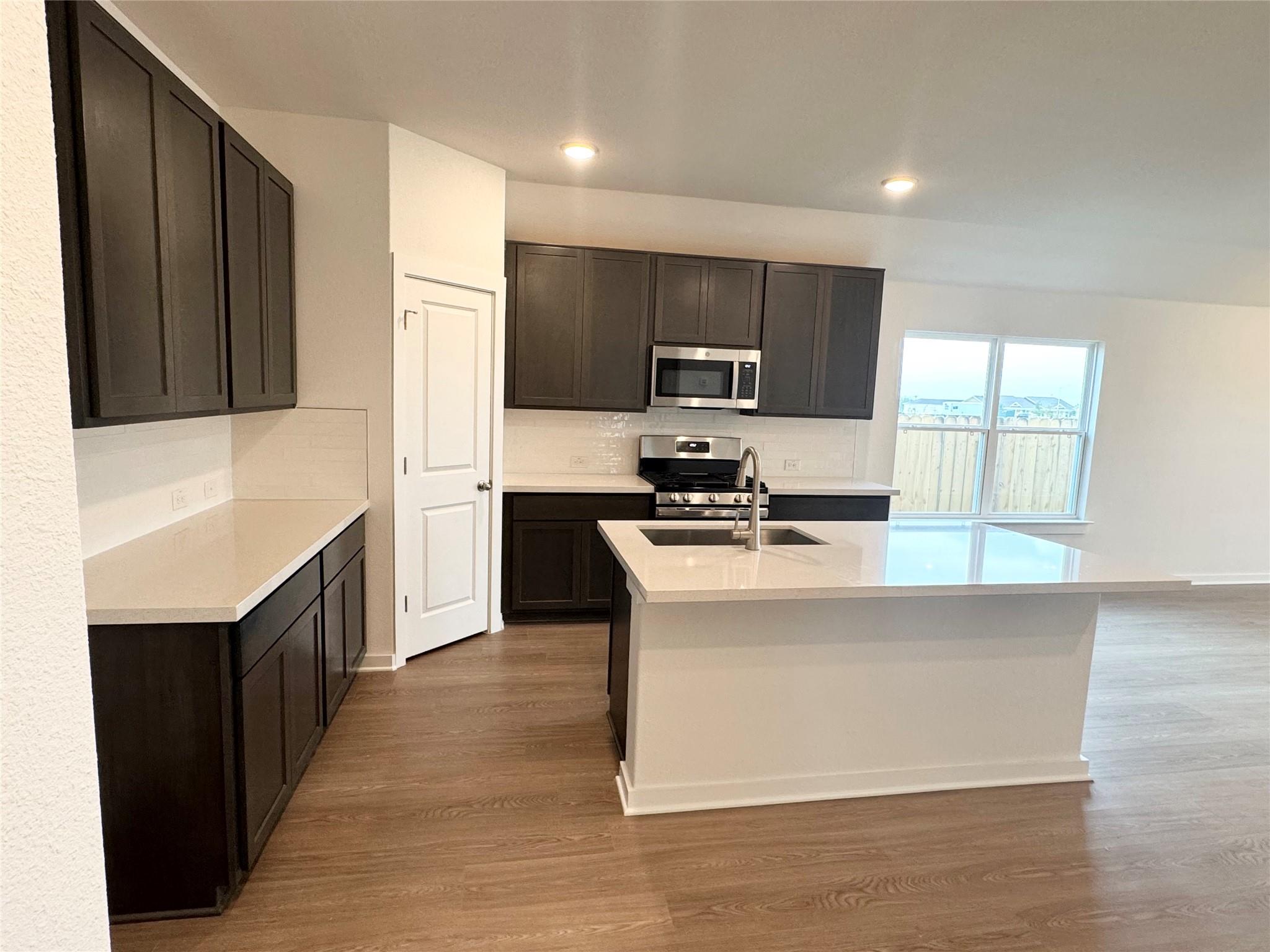 212 Hazy View Ln, San Marcos, TX 78666