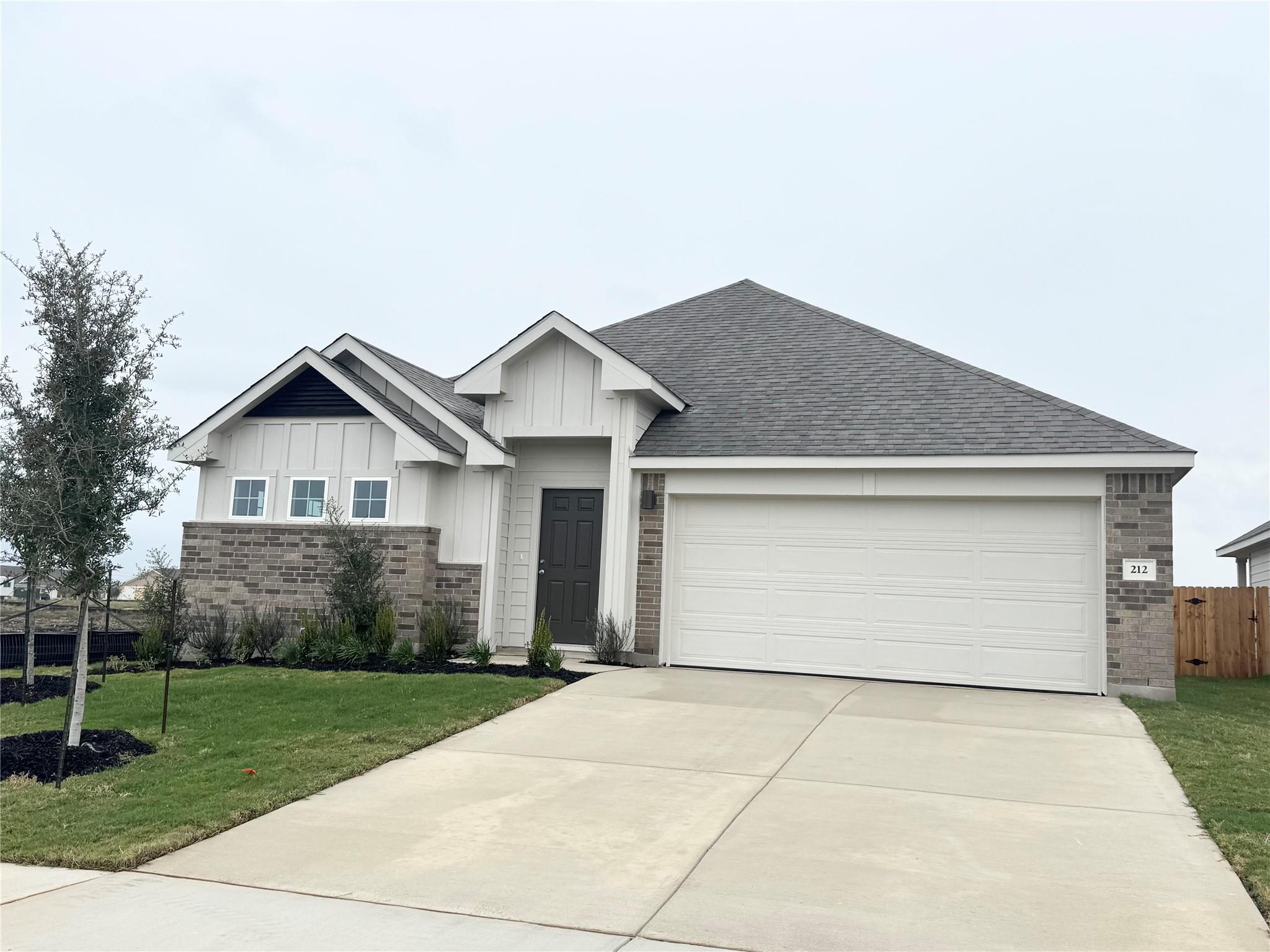 212 Hazy View Ln, San Marcos, TX 78666