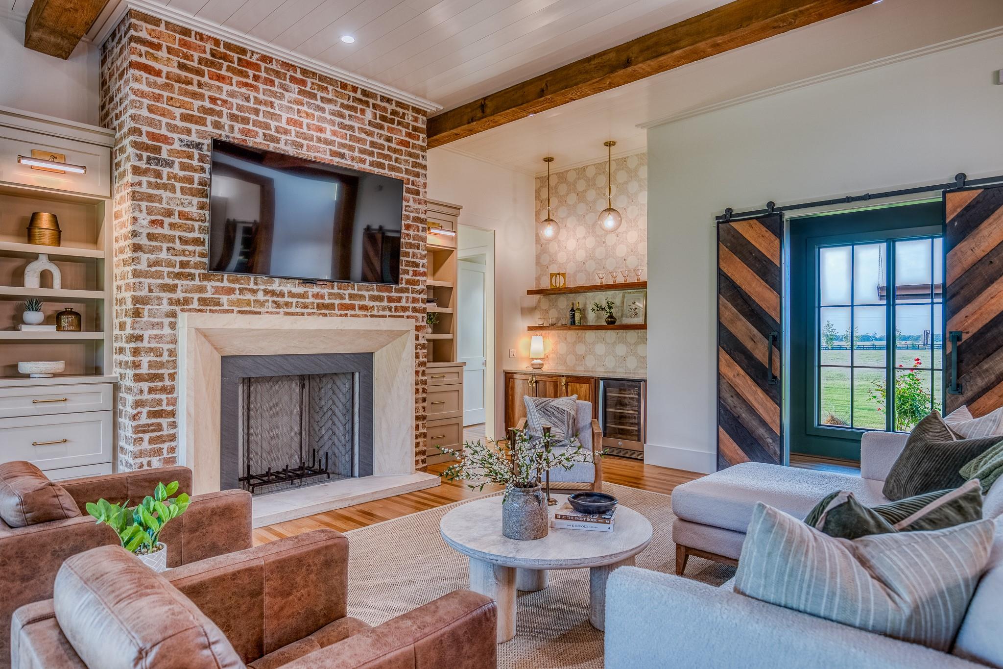 104 Hartfield Hill Ln, Round Top, TX 78954