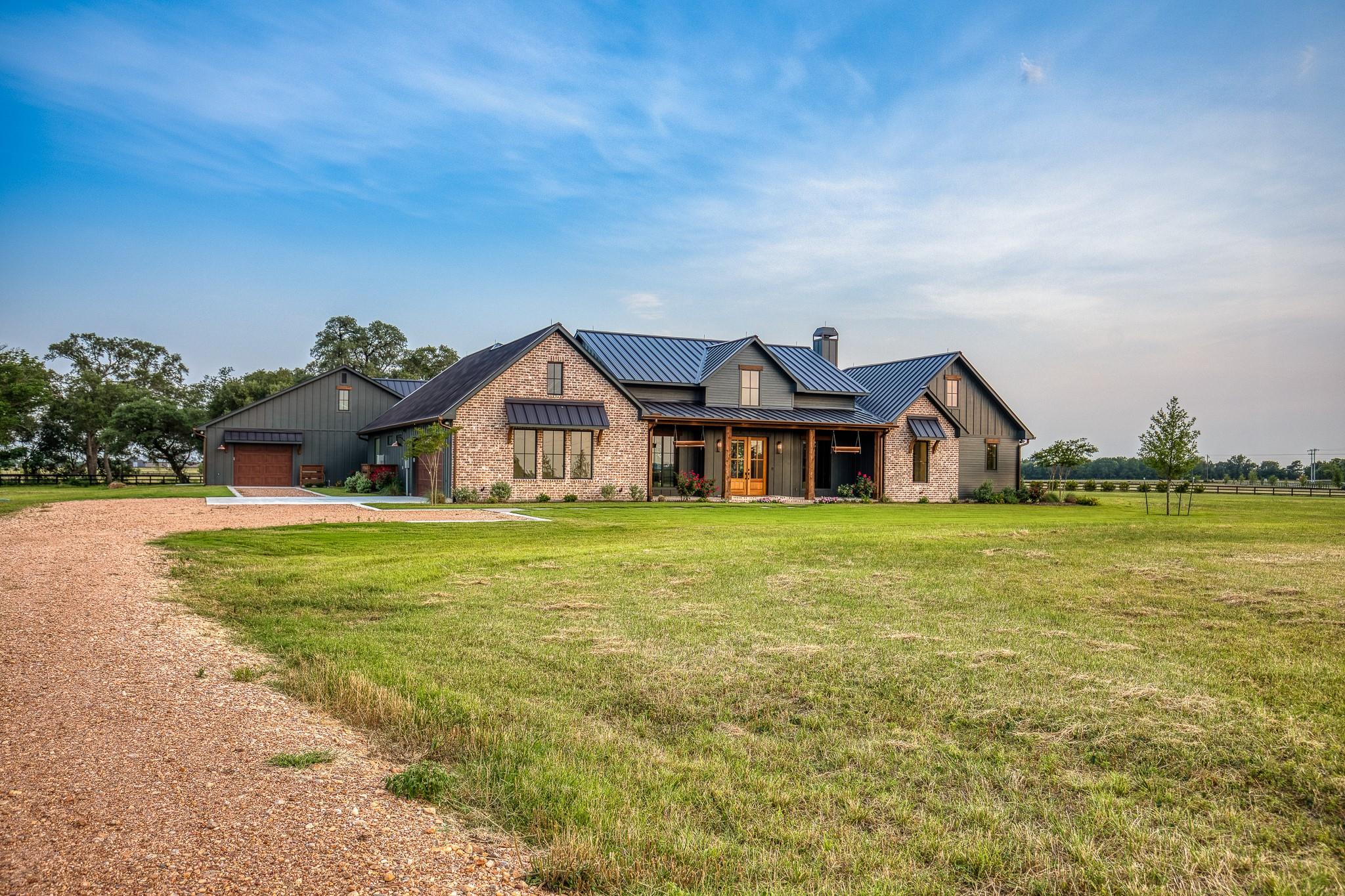 104 Hartfield Hill Ln, Round Top, TX 78954