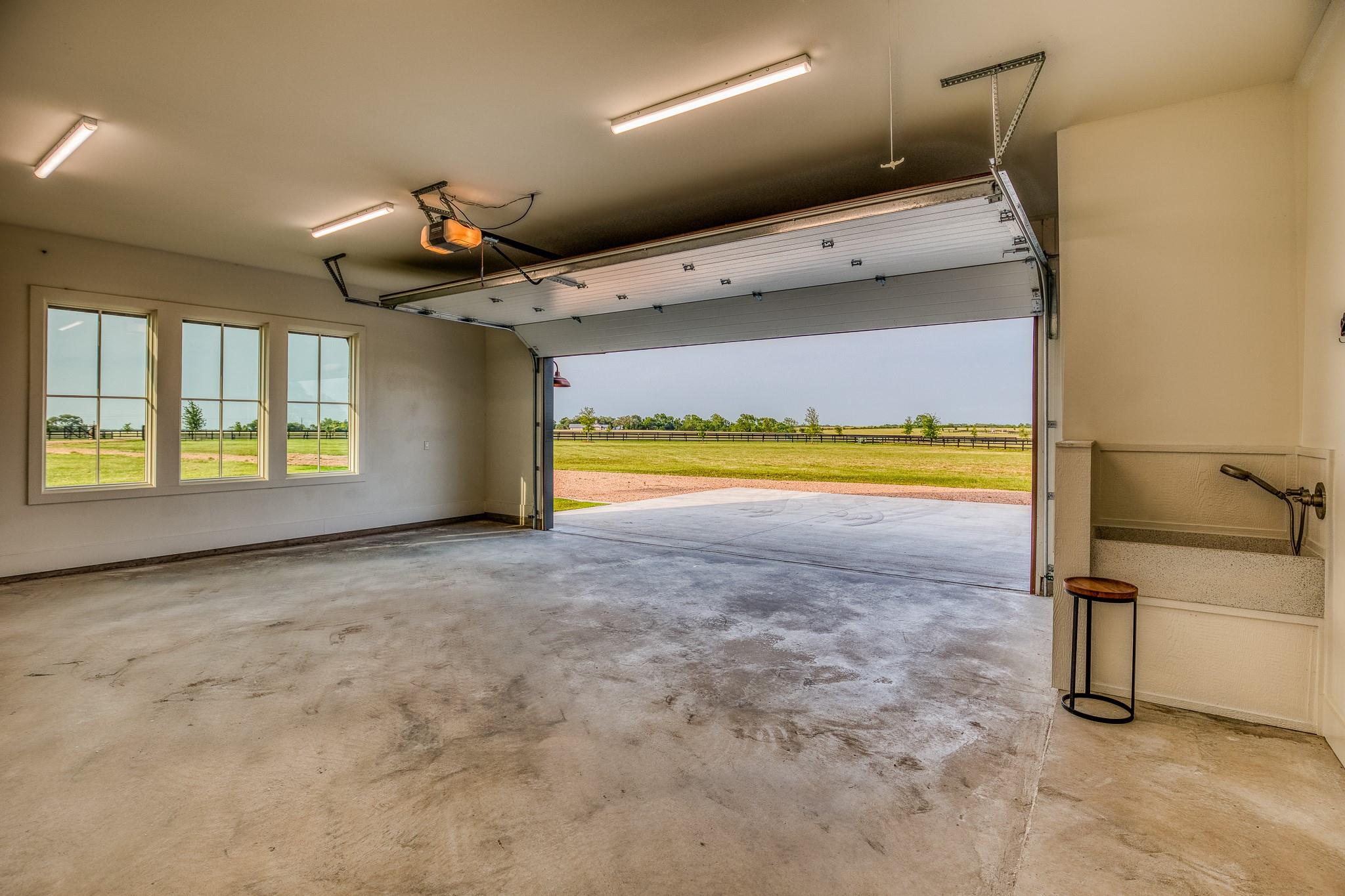 104 Hartfield Hill Ln, Round Top, TX 78954