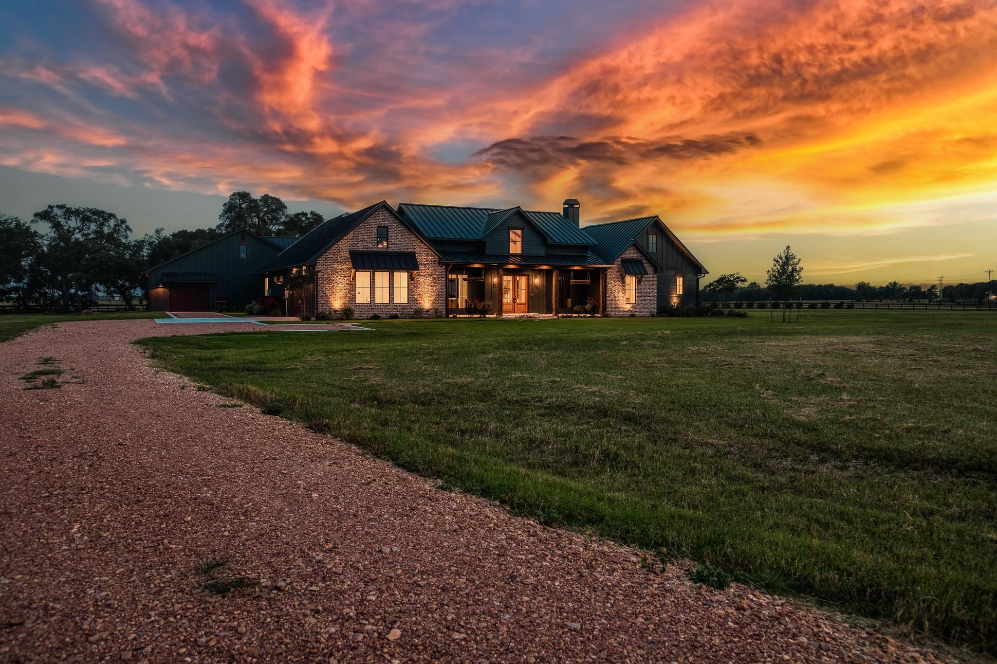 104 Hartfield Hill Ln, Round Top, TX 78954