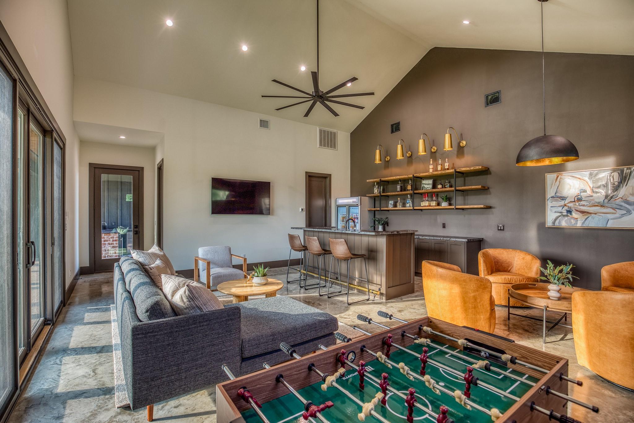 104 Hartfield Hill Ln, Round Top, TX 78954