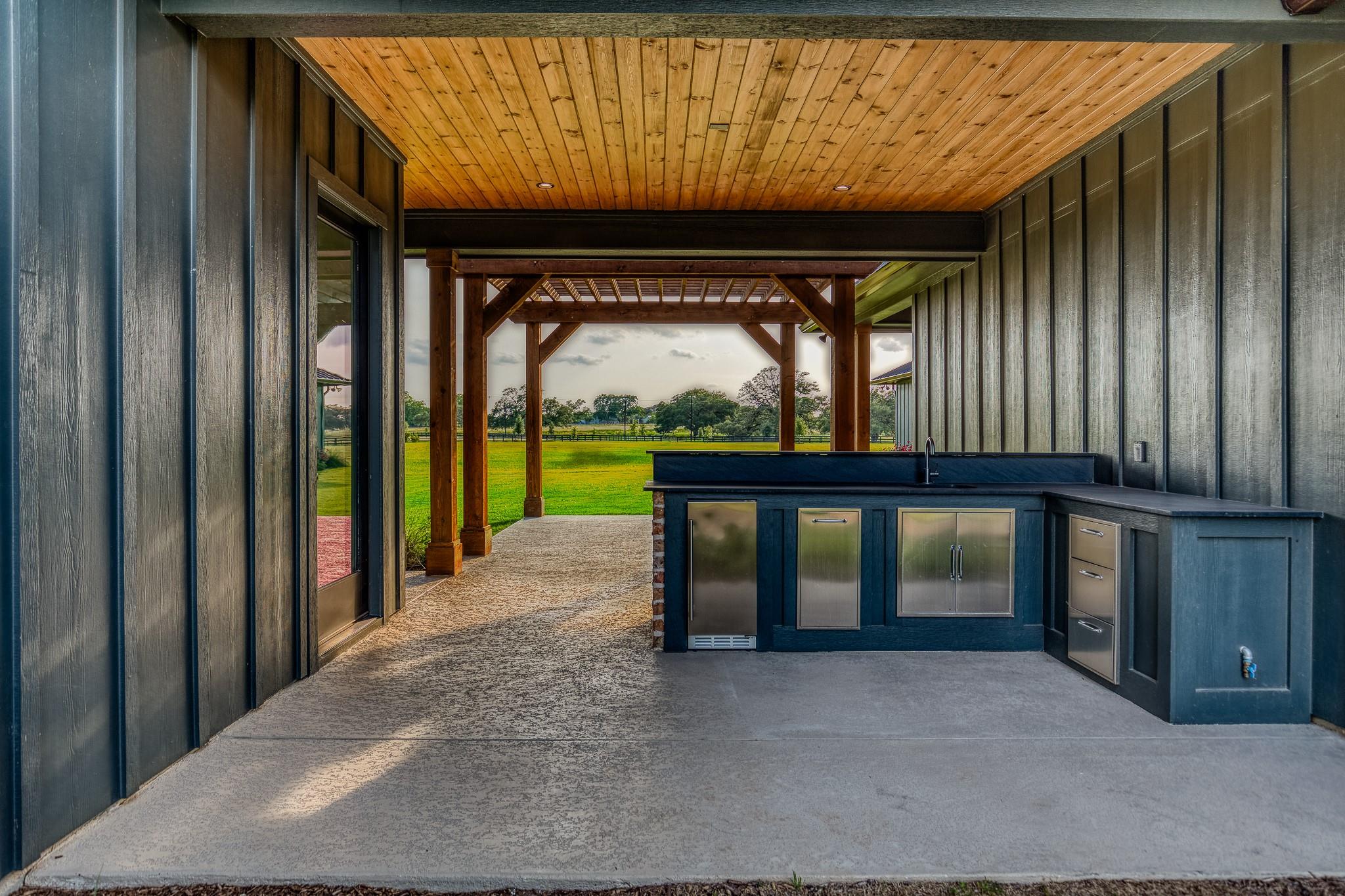 104 Hartfield Hill Ln, Round Top, TX 78954