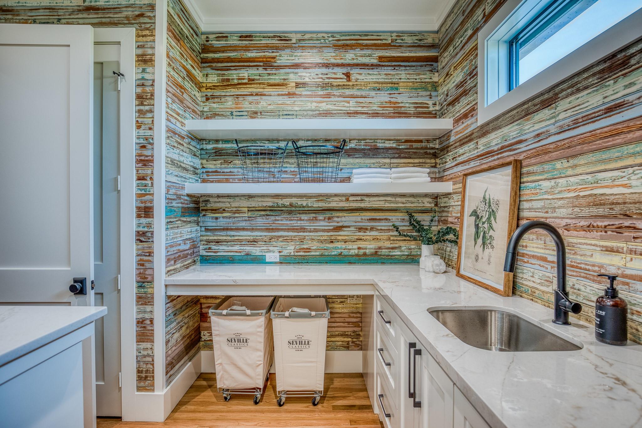 104 Hartfield Hill Ln, Round Top, TX 78954