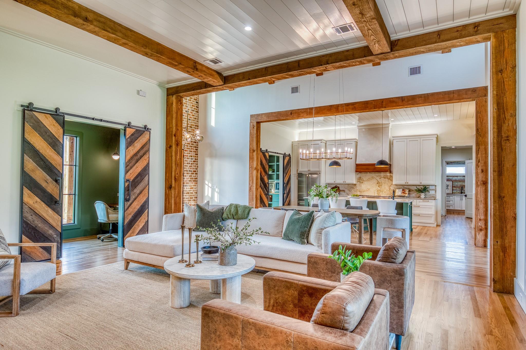 104 Hartfield Hill Ln, Round Top, TX 78954