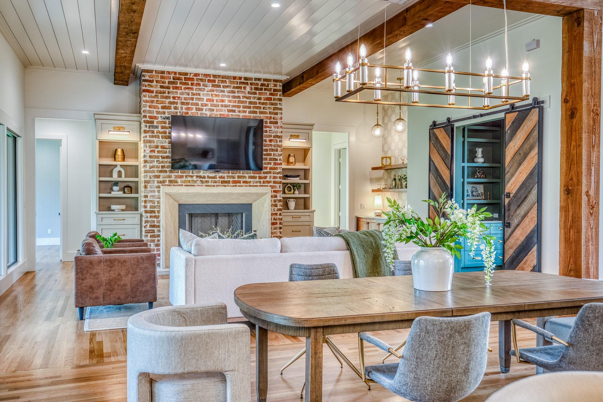 104 Hartfield Hill Ln, Round Top, TX 78954